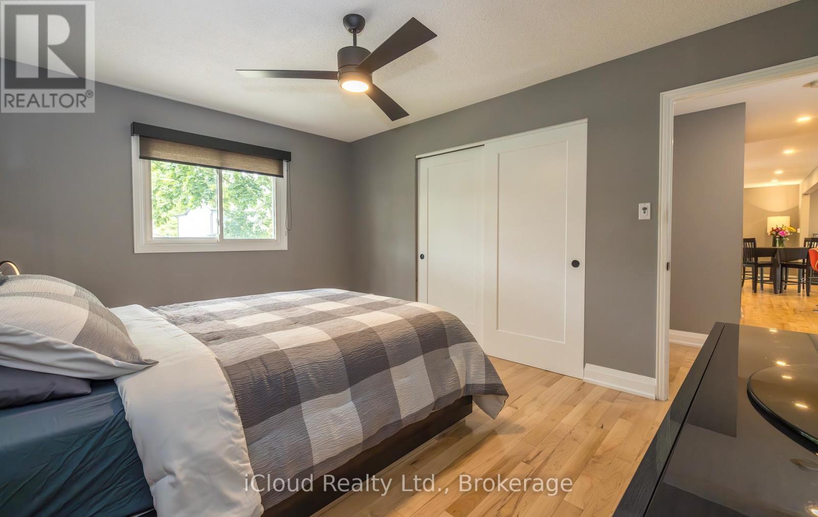 2183 Sandringham Drive, Burlington, ON - Indoor Photo Showing Bedroom