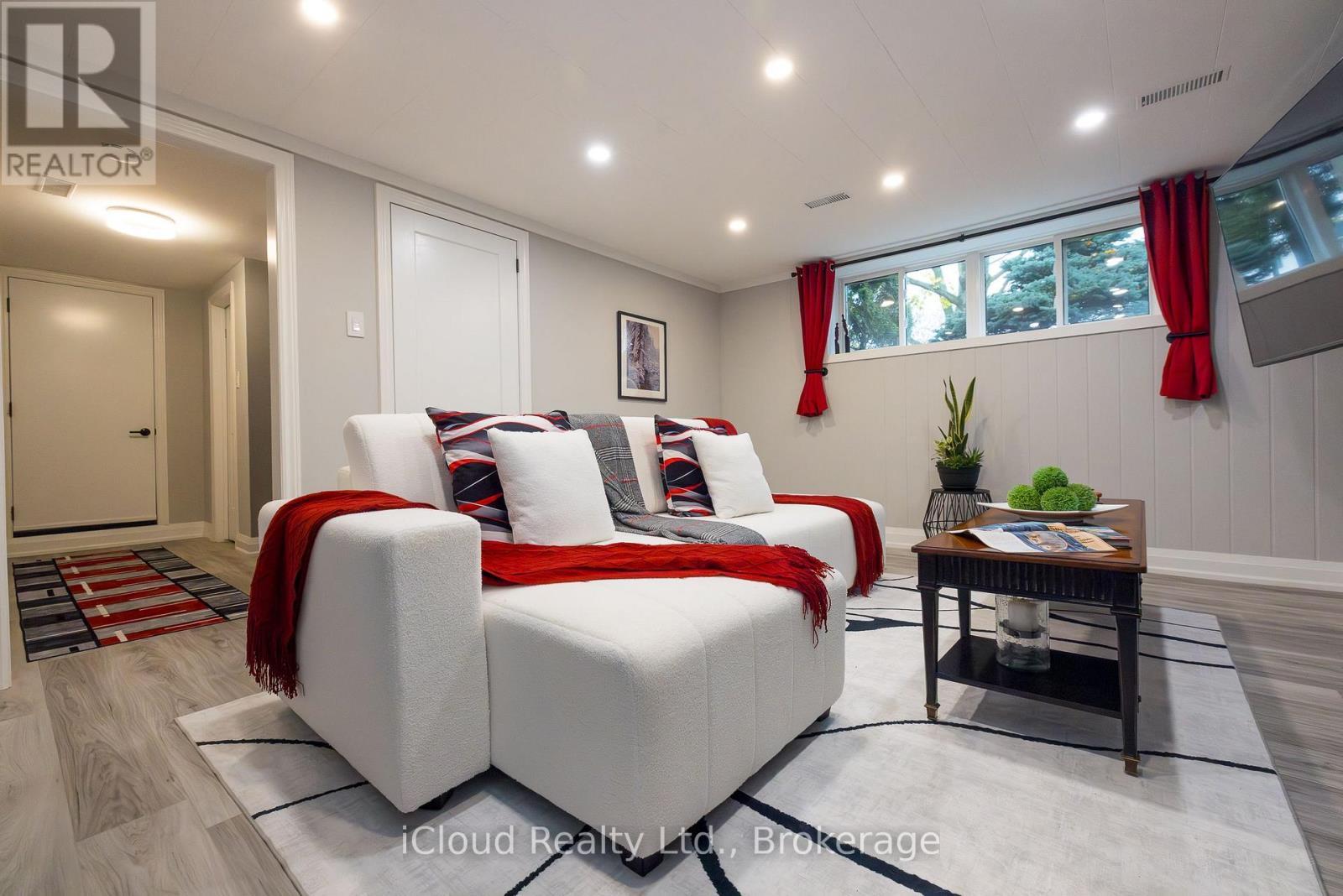 2183 Sandringham Drive, Burlington, ON - Indoor Photo Showing Other Room