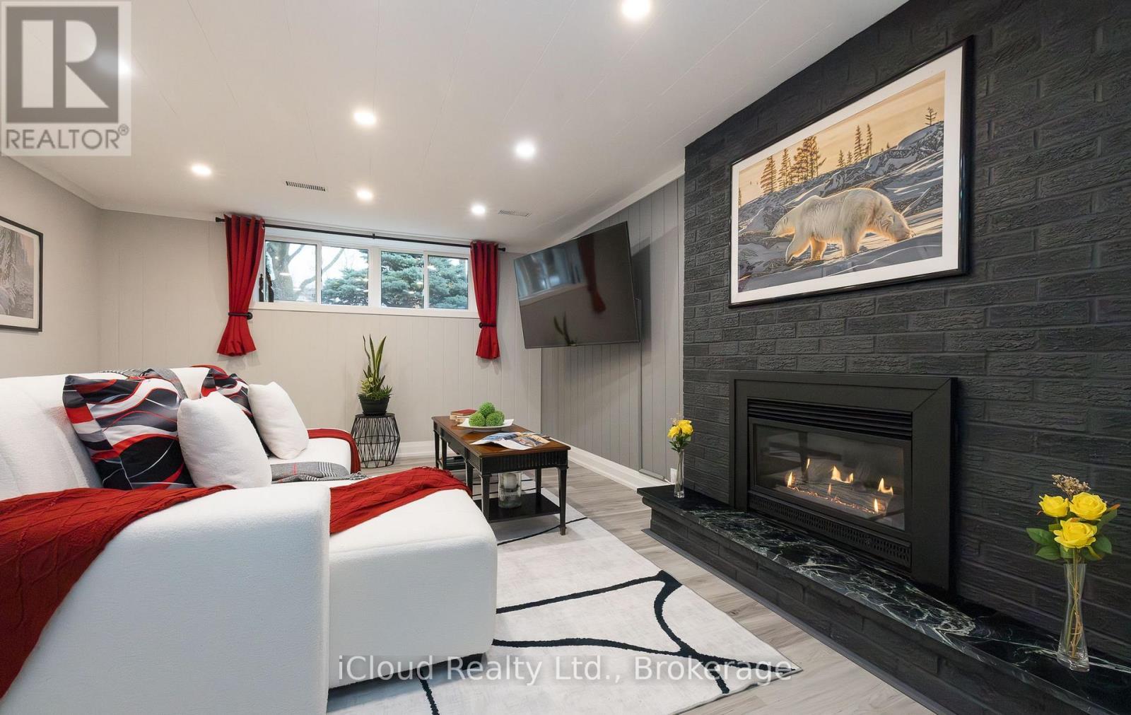 2183 Sandringham Drive, Burlington, ON - Indoor Photo Showing Other Room