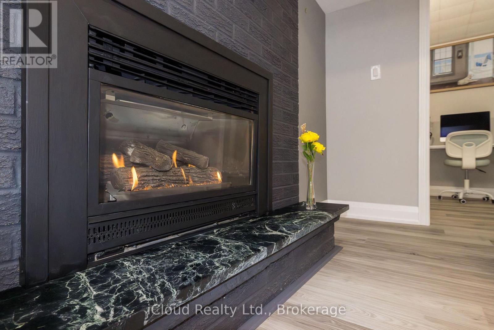 2183 Sandringham Drive, Burlington, ON - Indoor With Fireplace
