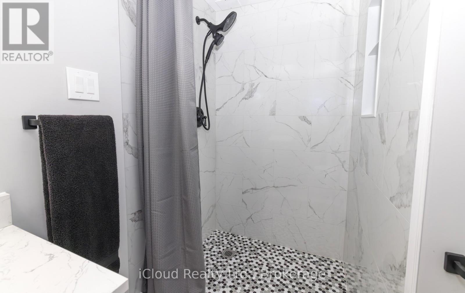 2183 Sandringham Drive, Burlington, ON - Outdoor With Deck Patio Veranda