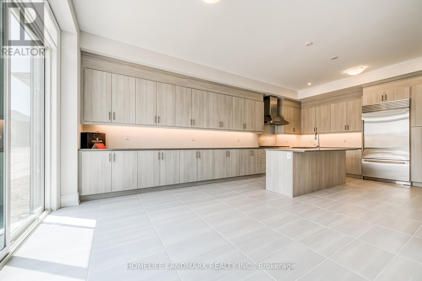160 Winthrop Crescent, Vaughan, ON - Indoor Photo Showing Kitchen