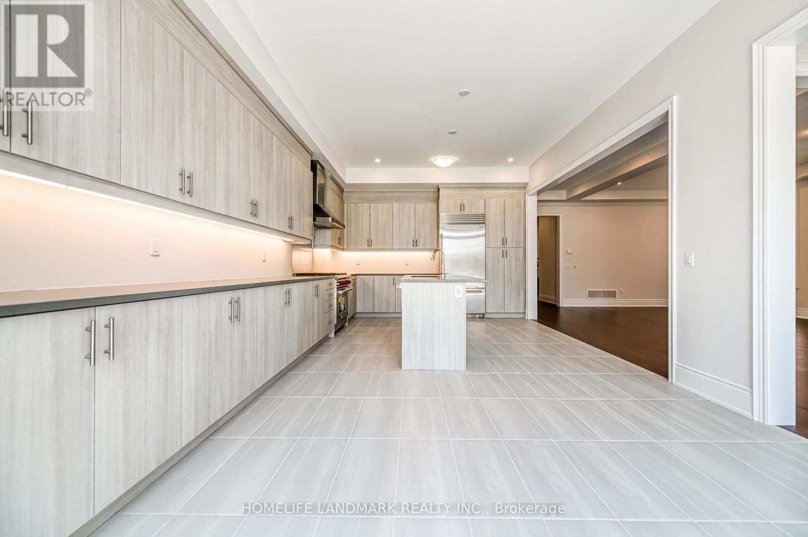 160 Winthrop Crescent, Vaughan, ON - Indoor Photo Showing Kitchen