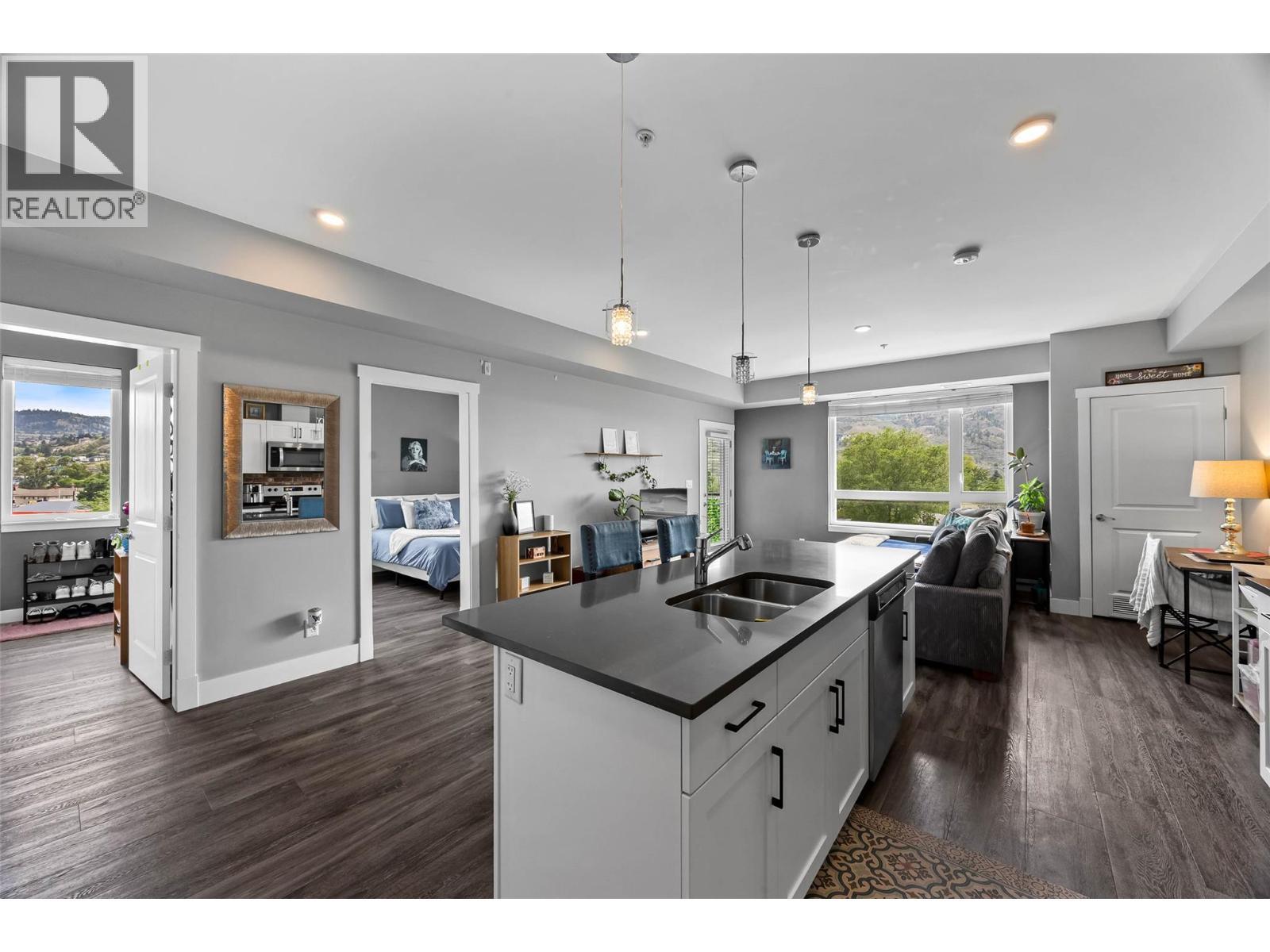 280 Tranquille Road Unit# 511, Kamloops, BC - Indoor Photo Showing Kitchen With Double Sink