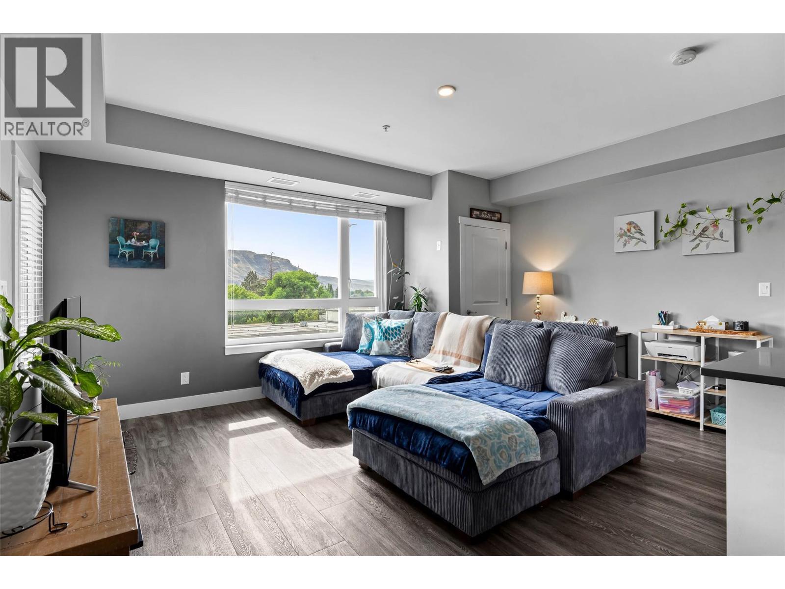 280 Tranquille Road Unit# 511, Kamloops, BC - Indoor Photo Showing Living Room