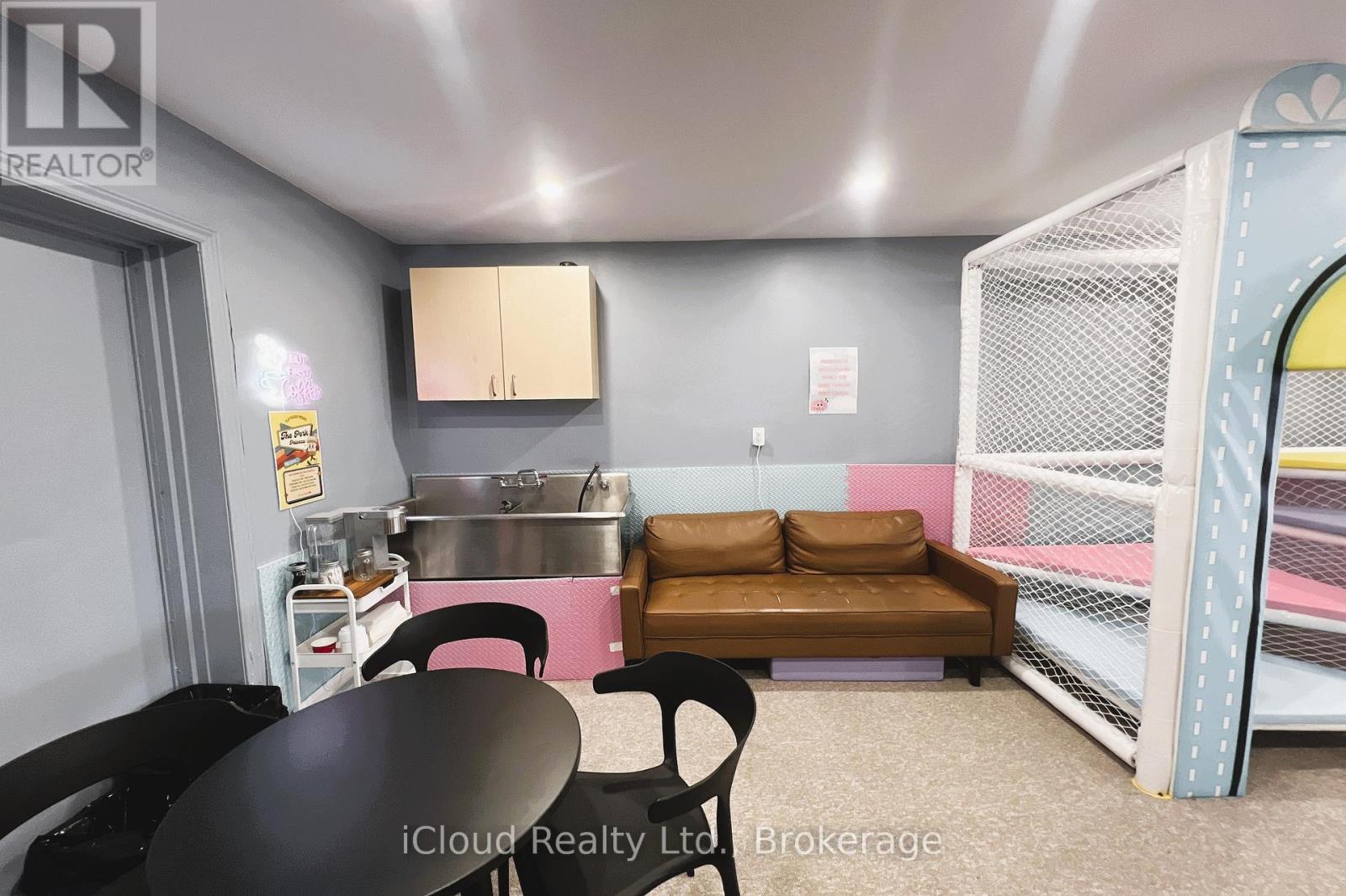 105 Holland Street E, Bradford West Gwillimbury, ON