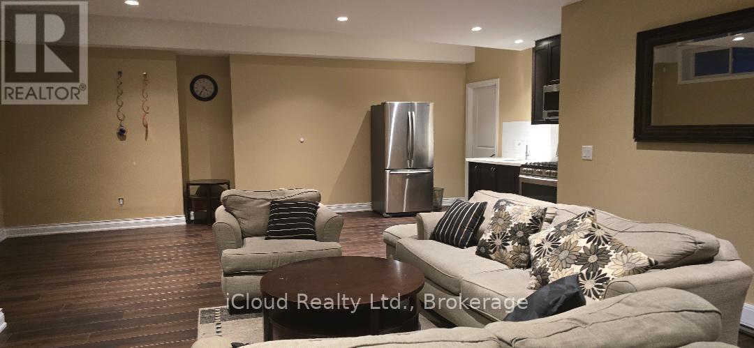 89 King High Avenue, Toronto, ON - Indoor Photo Showing Living Room