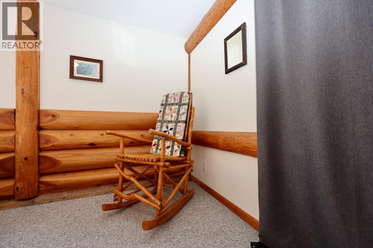 1445 Black Bear Drive, Golden, BC - Indoor Photo Showing Other Room