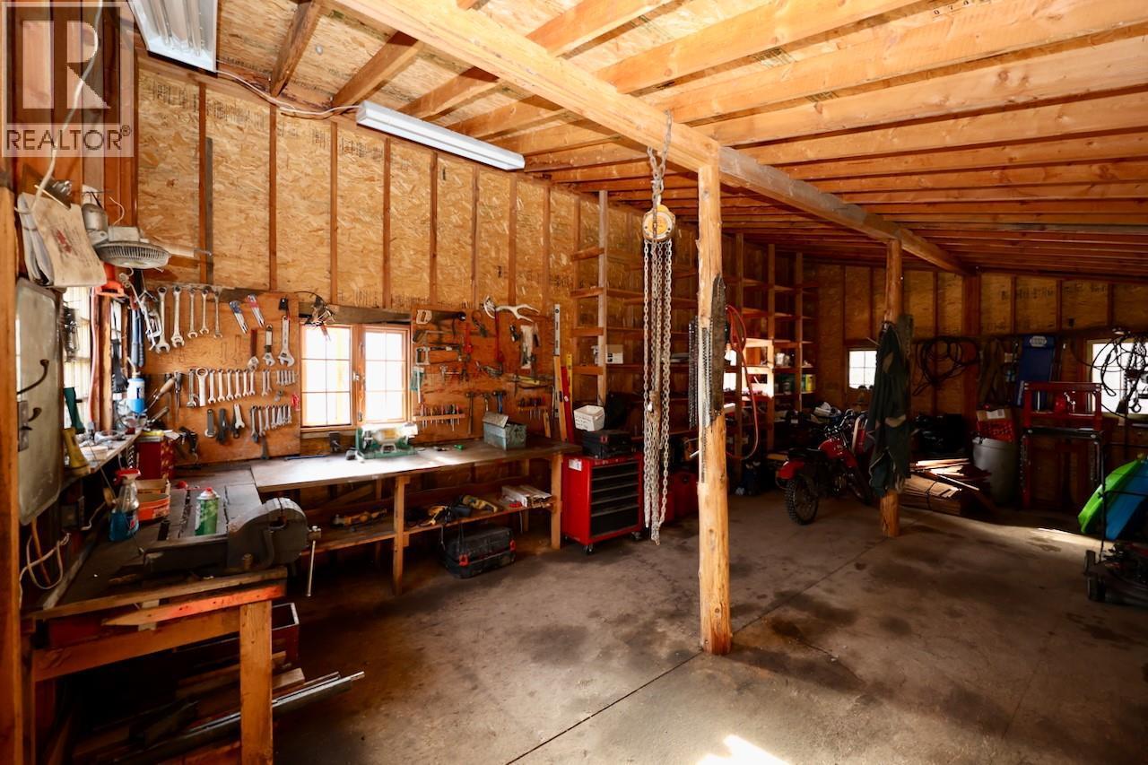 1445 Black Bear Drive, Golden, BC - Indoor