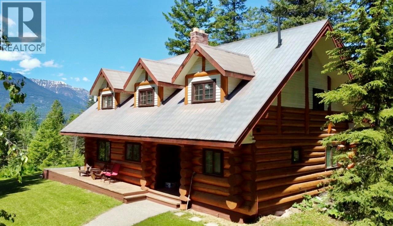 1445 Black Bear Drive, Golden, BC - Outdoor