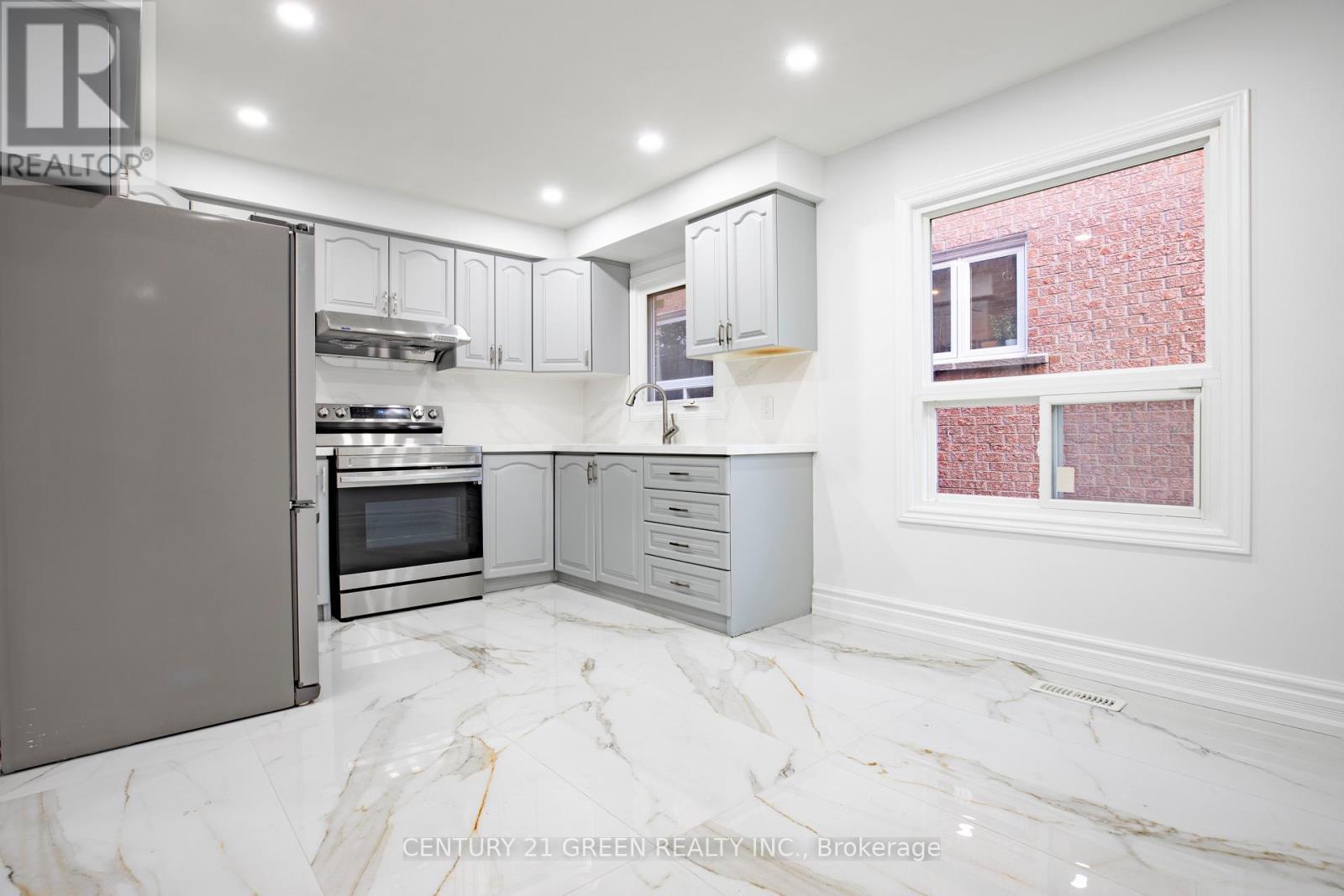 3012 Olympus Mews, Mississauga, ON - Indoor Photo Showing Kitchen With Upgraded Kitchen