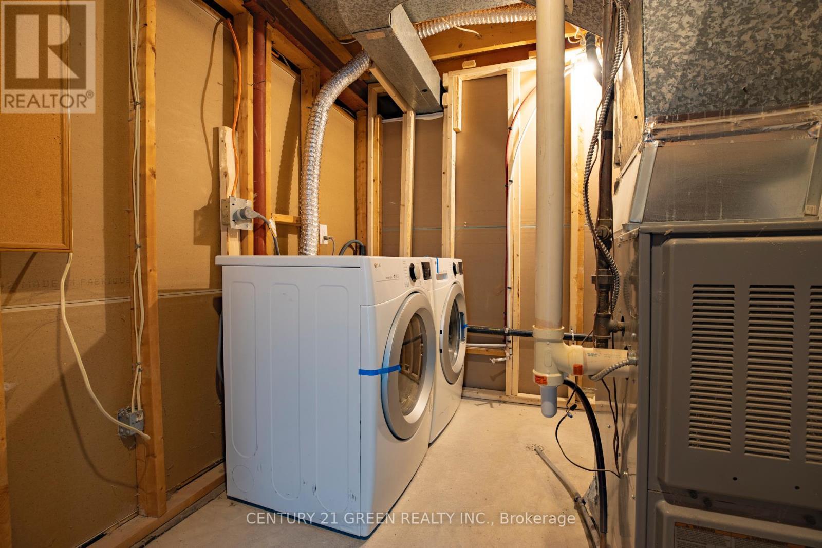 3012 Olympus Mews, Mississauga, ON - Indoor Photo Showing Laundry Room