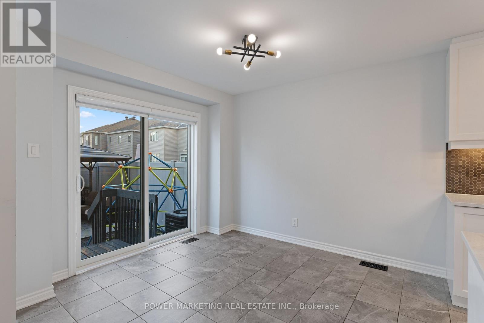 815 Henslows Circle, Ottawa, ON - Indoor Photo Showing Other Room