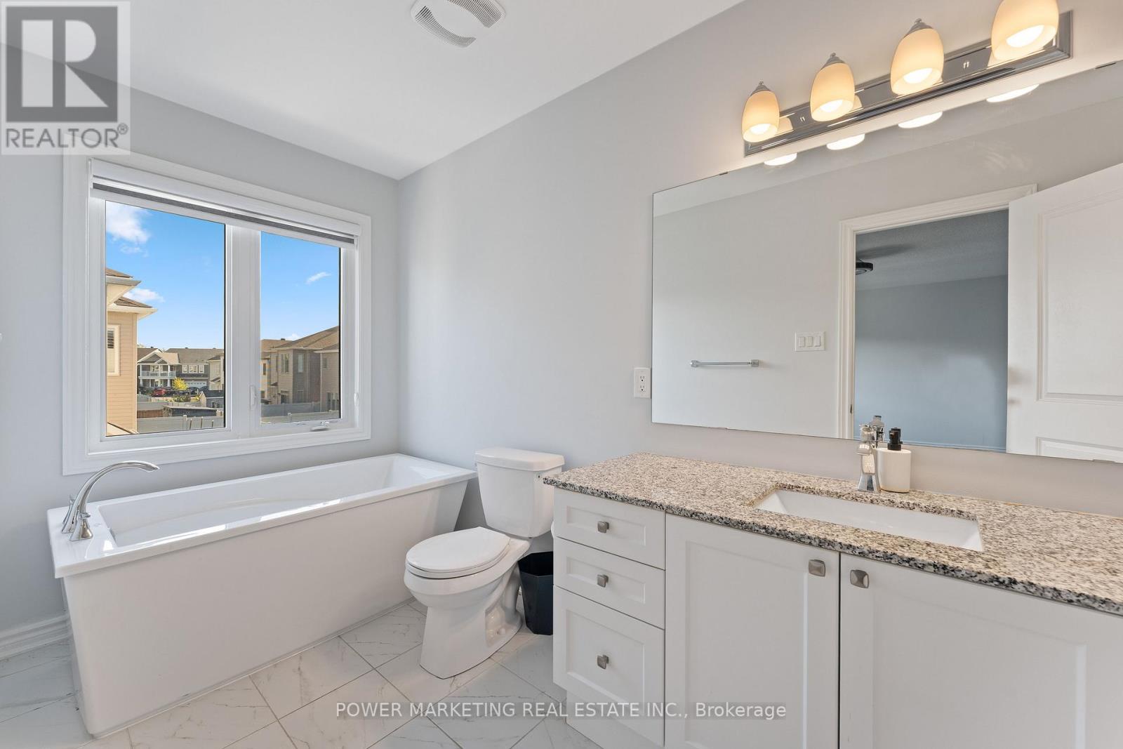 815 Henslows Circle, Ottawa, ON - Indoor Photo Showing Bathroom