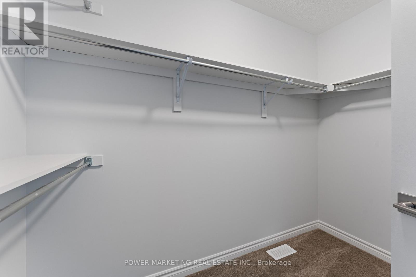 815 Henslows Circle, Ottawa, ON - Indoor With Storage