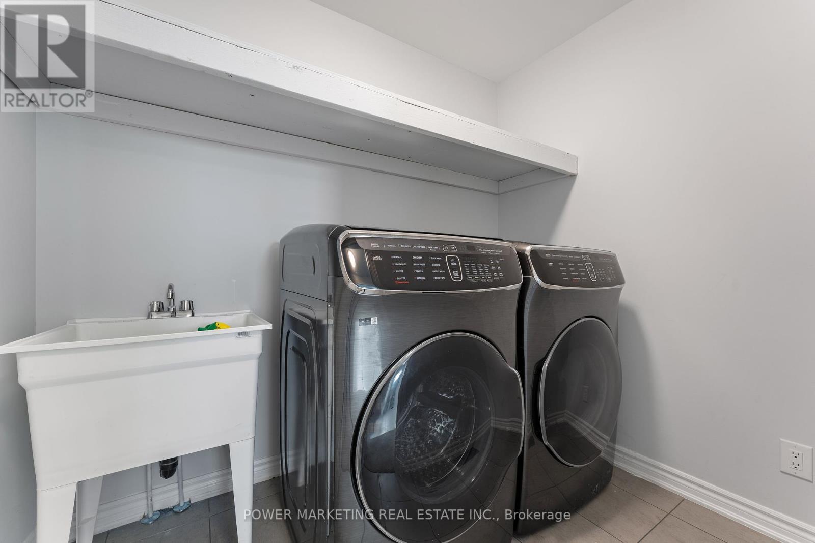 815 Henslows Circle, Ottawa, ON - Indoor Photo Showing Laundry Room
