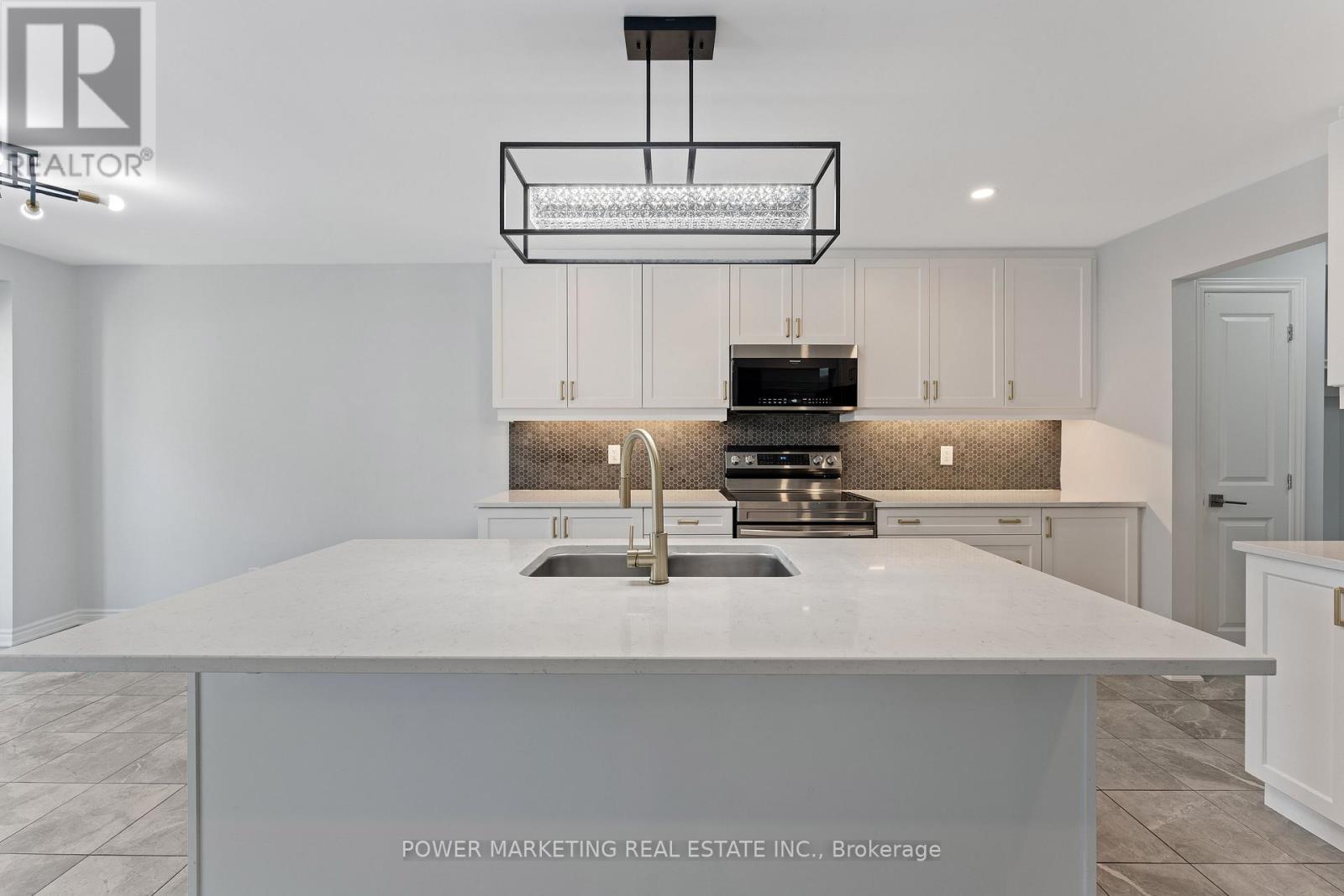 815 Henslows Circle, Ottawa, ON - Indoor Photo Showing Kitchen
