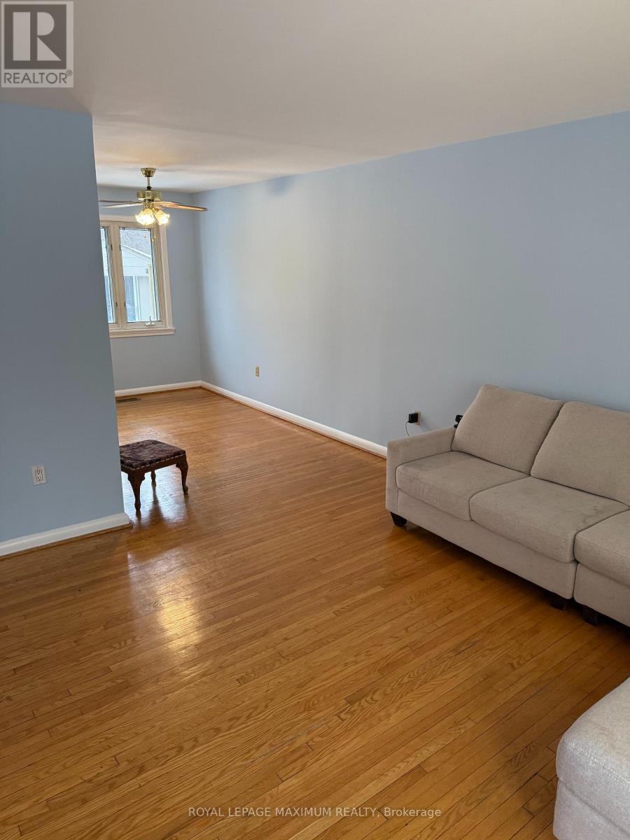 Upper - 5 Lawrence Crescent, Brampton, ON - Indoor Photo Showing Living Room
