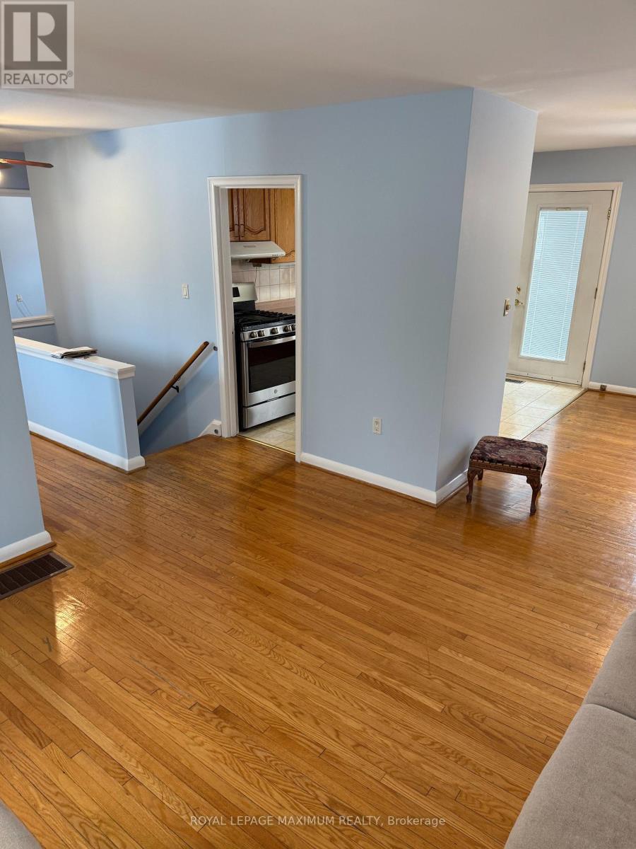 Upper - 5 Lawrence Crescent, Brampton, ON - Indoor Photo Showing Other Room