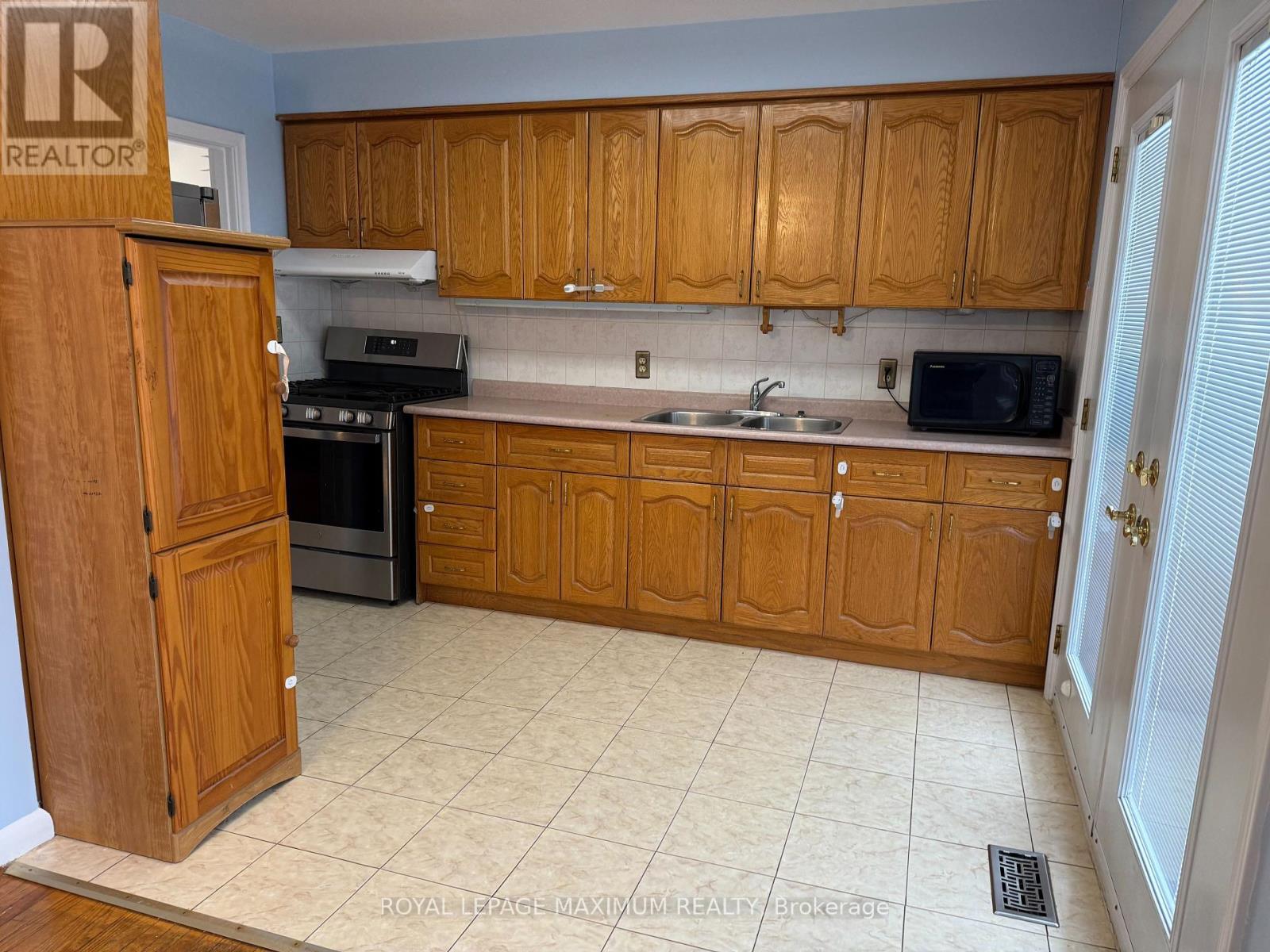 Upper - 5 Lawrence Crescent, Brampton, ON - Indoor Photo Showing Kitchen With Double Sink