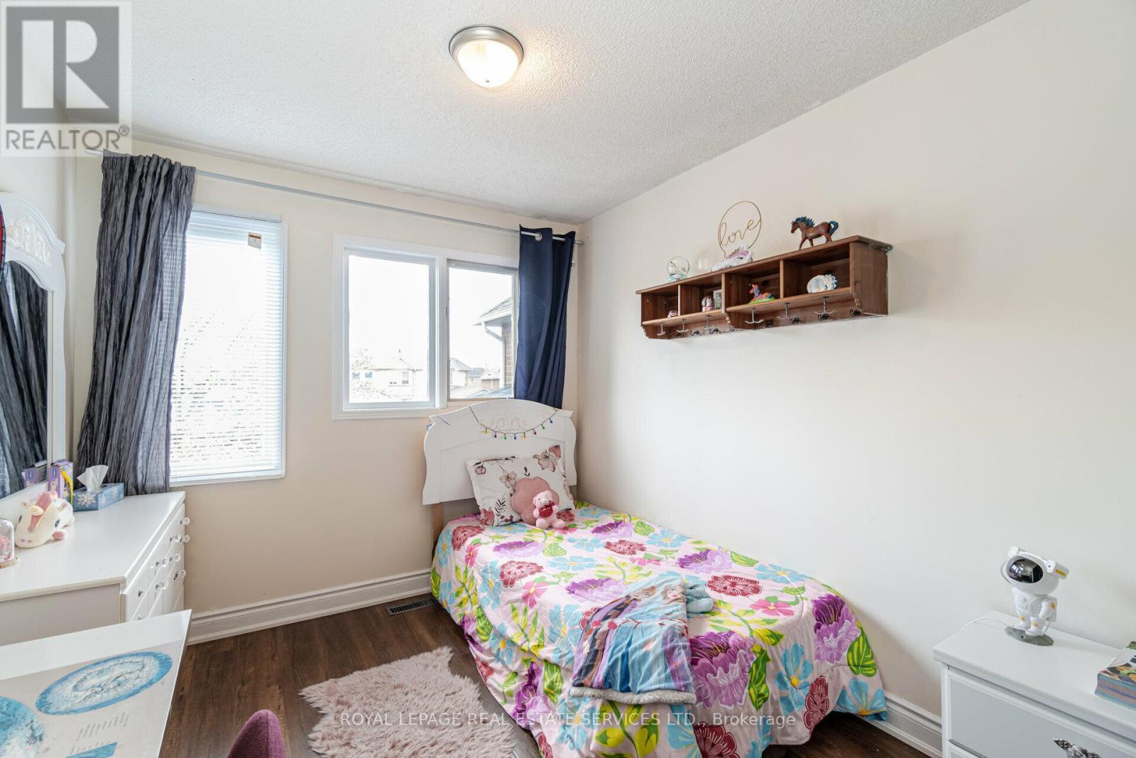 10 Mullis Crescent, Brampton, ON - Indoor Photo Showing Bedroom