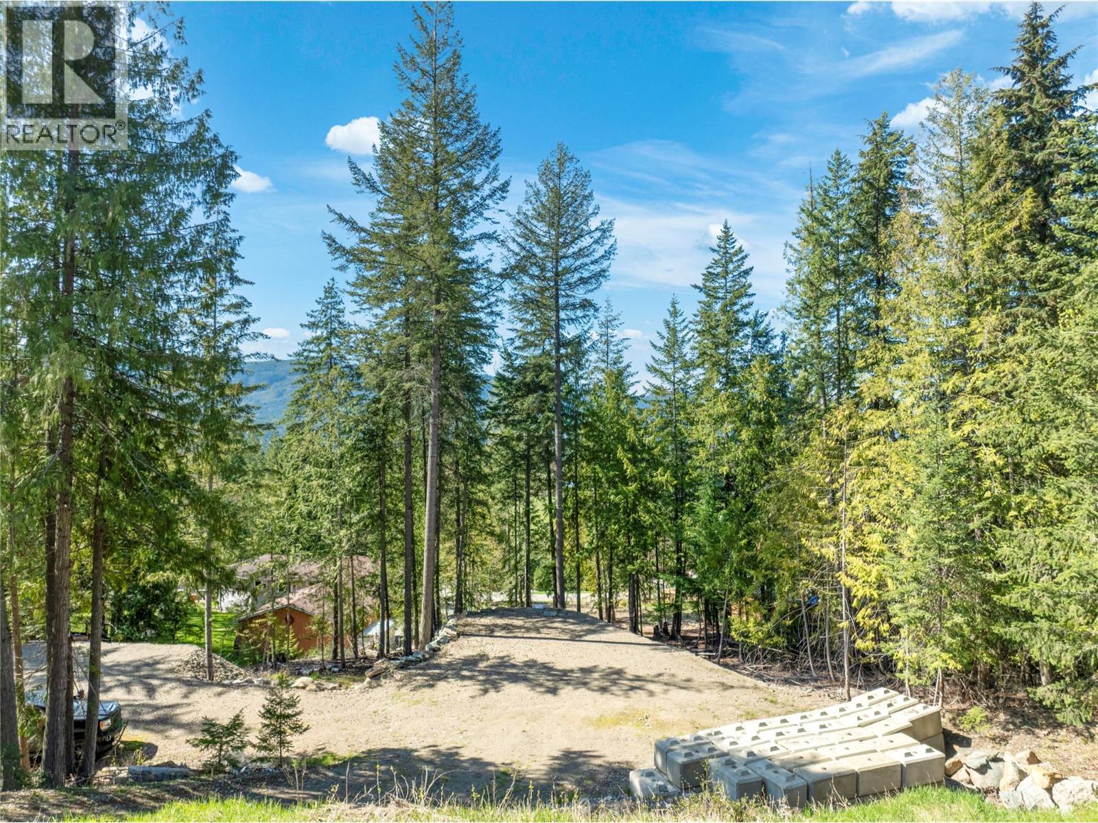 2699 Fraser Road, Anglemont, BC