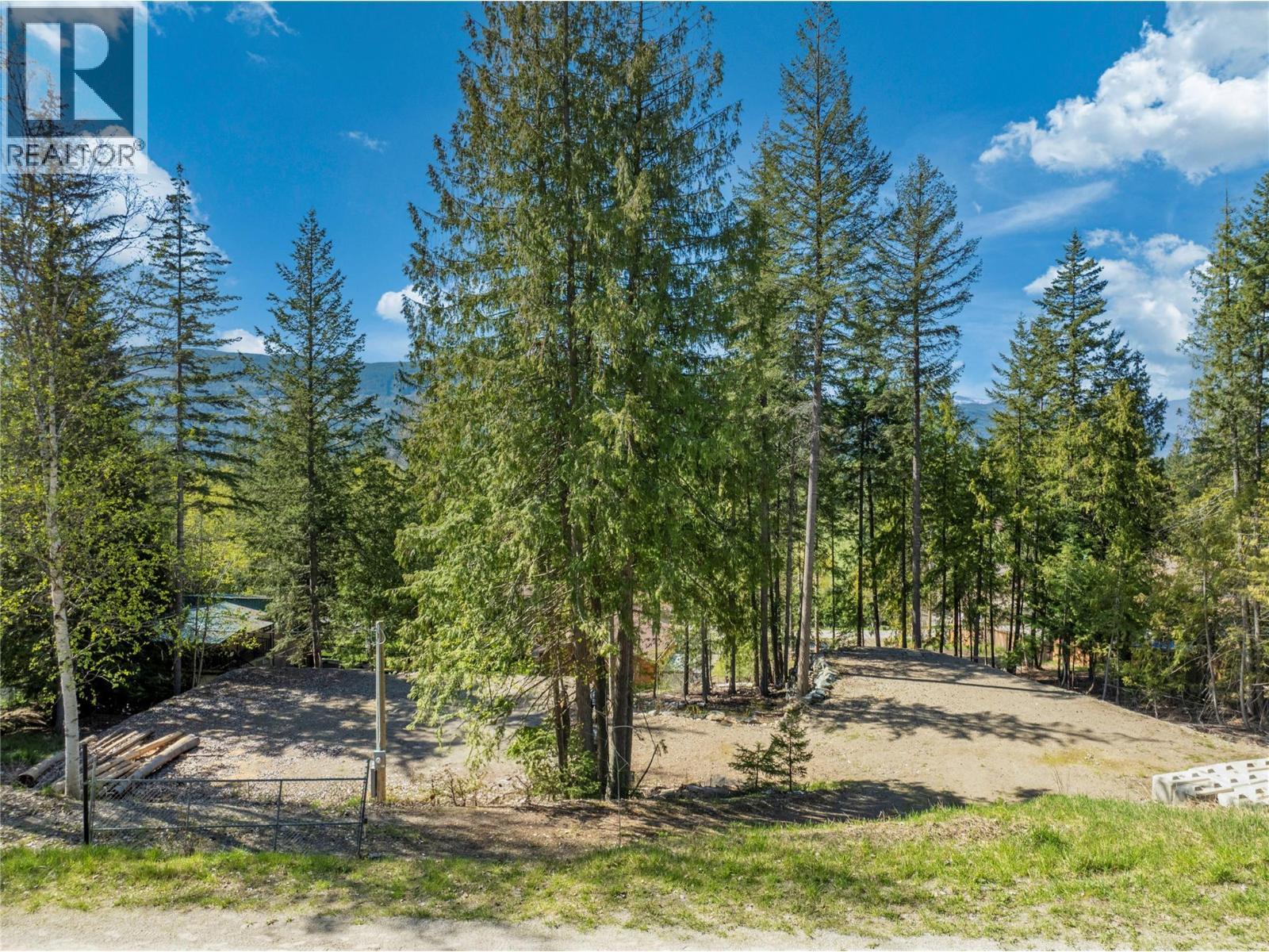 2699 Fraser Road, Anglemont, BC