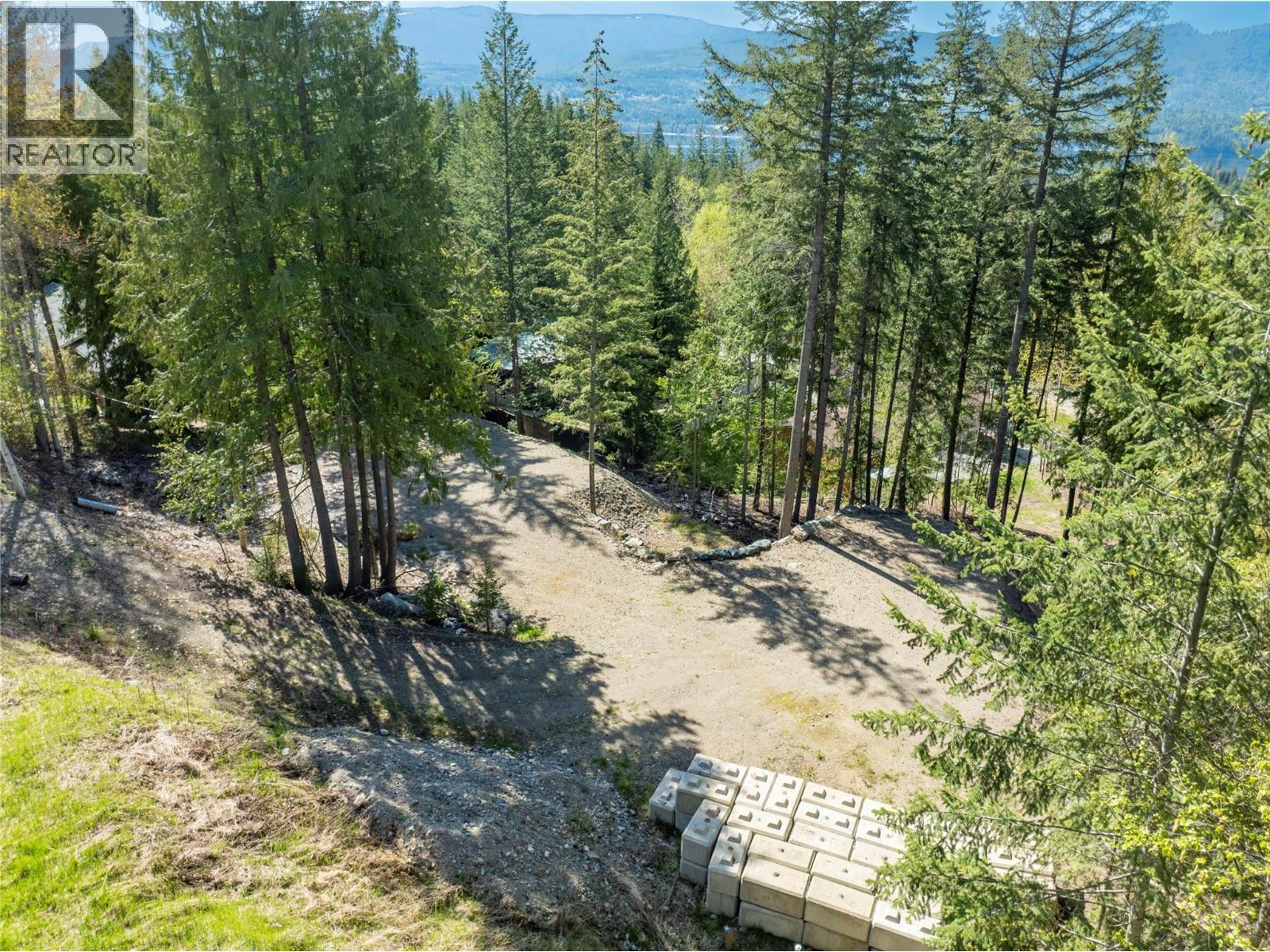 2699 Fraser Road, Anglemont, BC