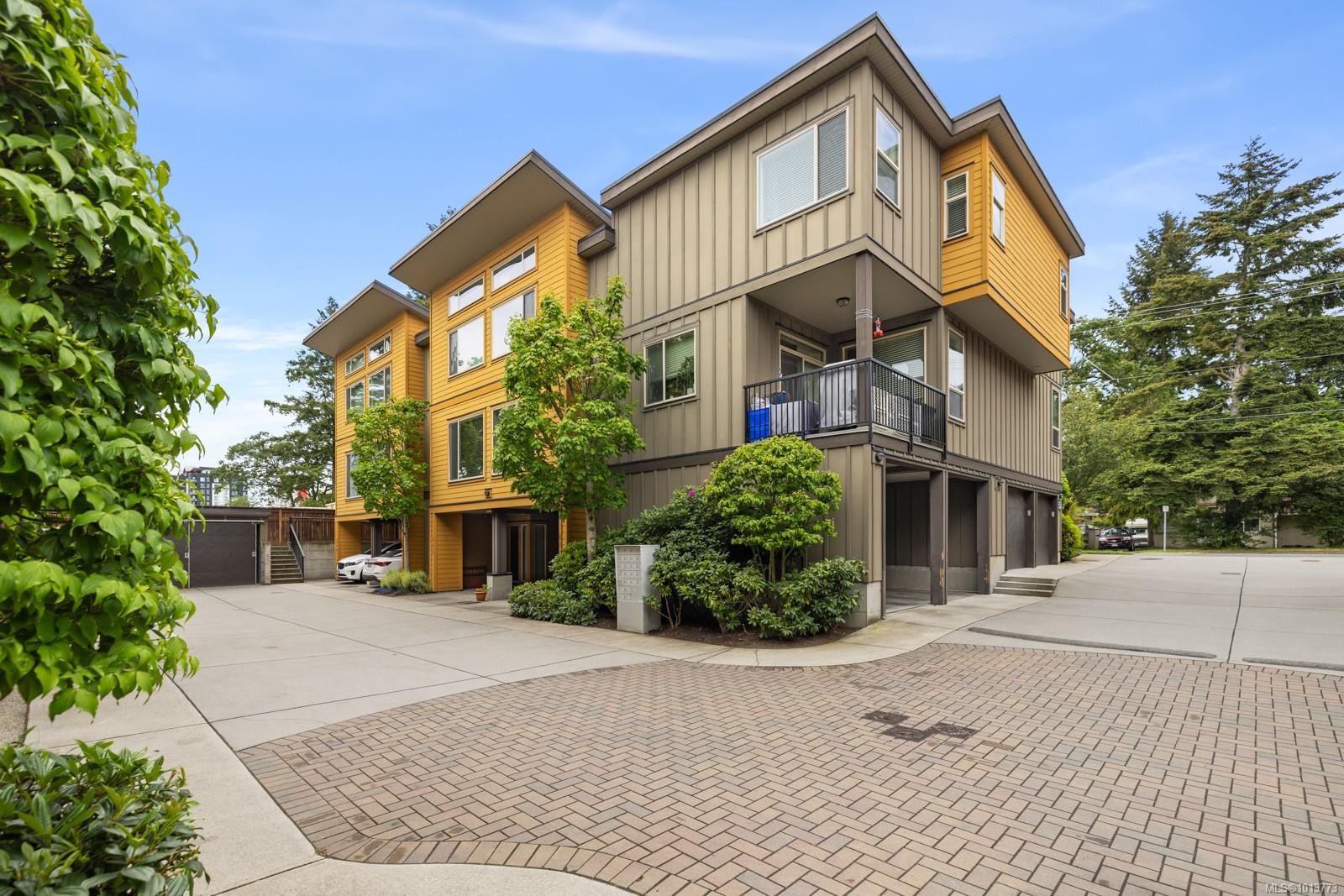 113-2733 Peatt Rd, Langford, BC