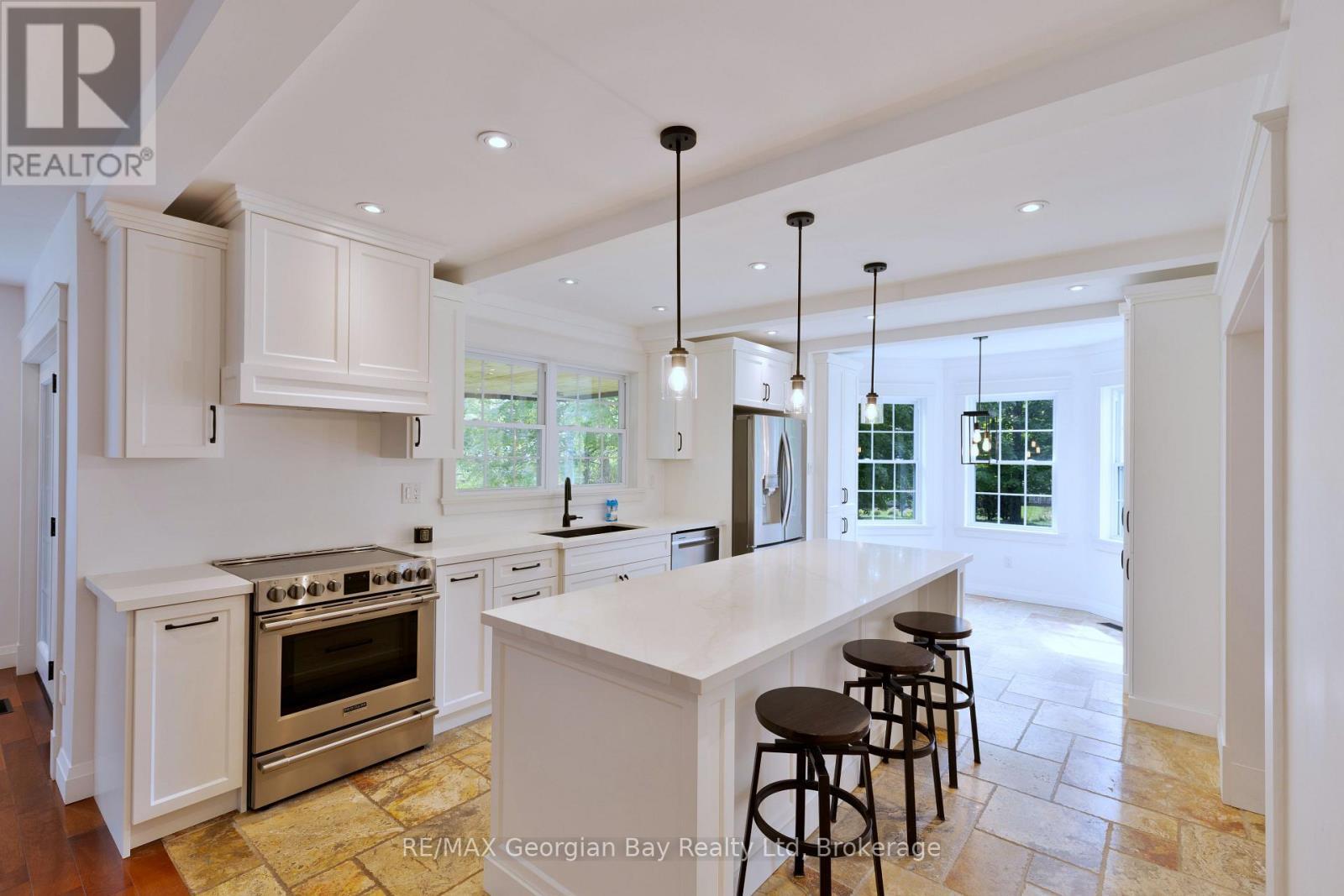 105 Duckworth Street, Barrie (Codrington), ON - Indoor Photo Showing Kitchen With Stainless Steel Kitchen With Upgraded Kitchen