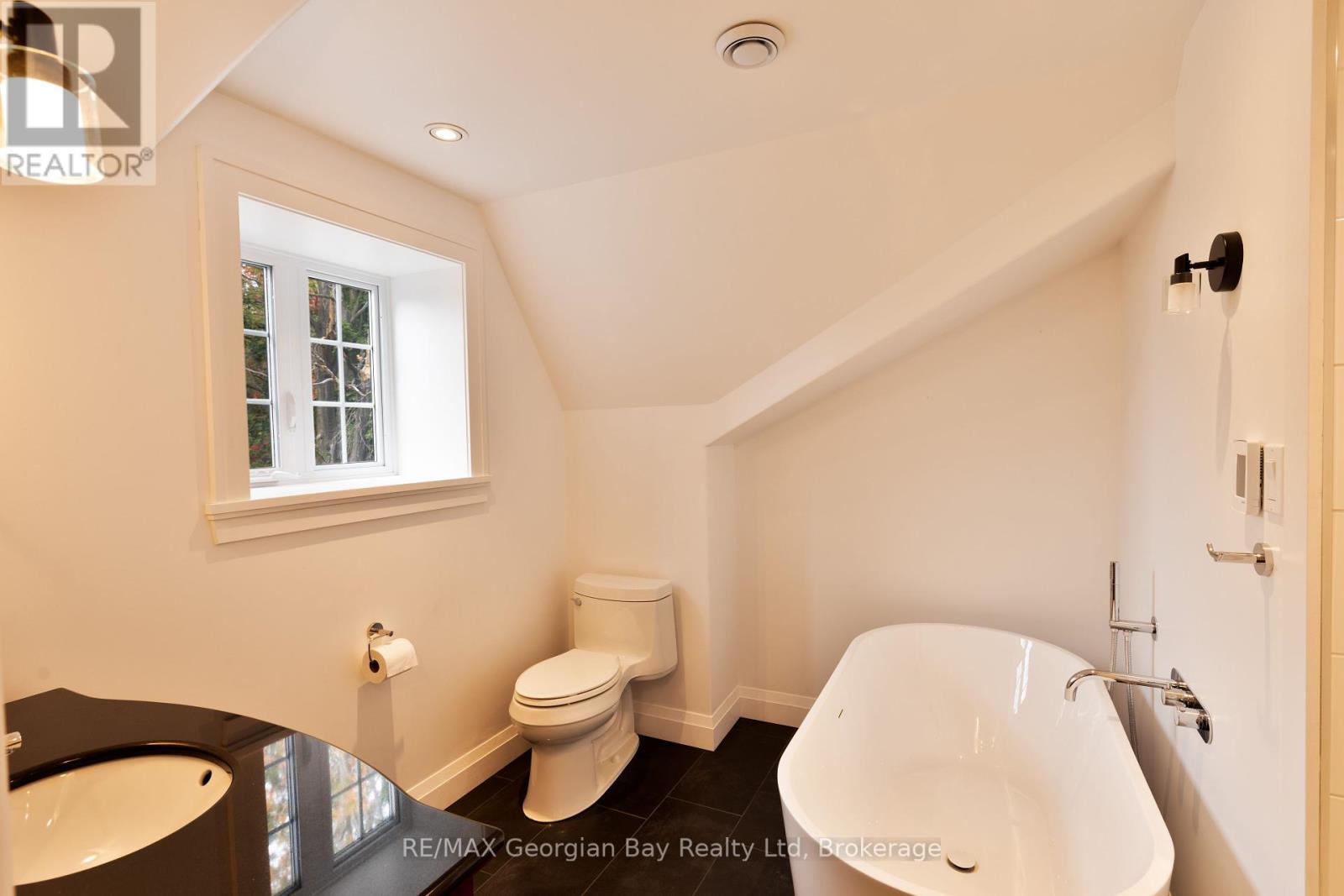 105 Duckworth Street, Barrie (Codrington), ON - Indoor Photo Showing Bathroom