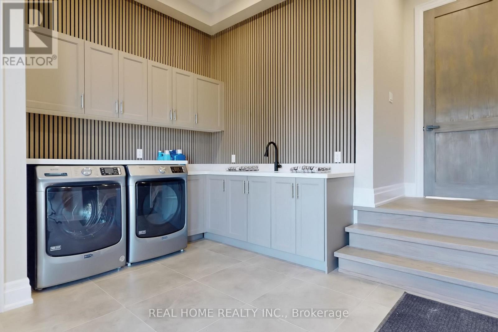 8 Knowles Crescent, Seguin, ON - Indoor Photo Showing Laundry Room
