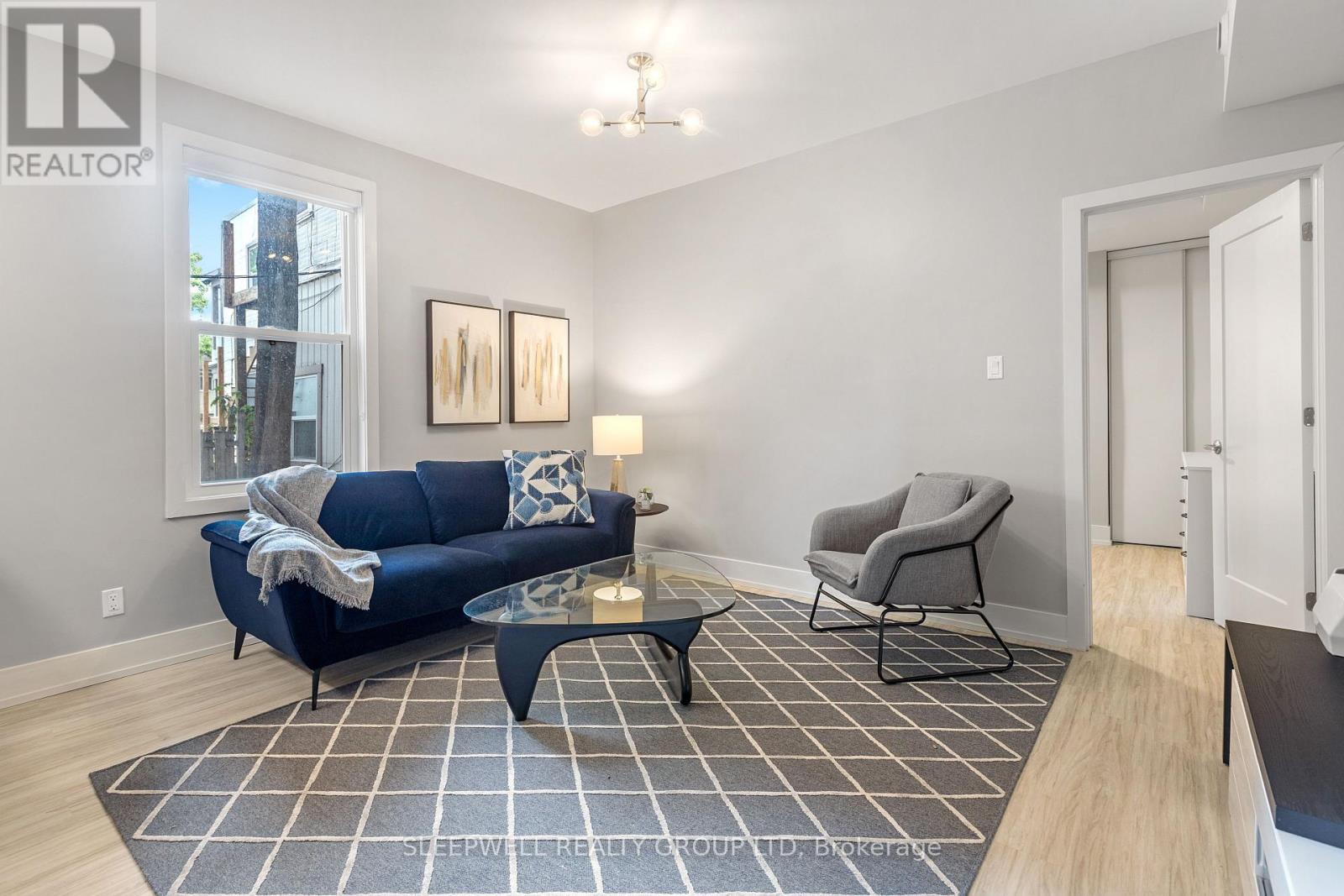 46 Nelson Street, Ottawa, ON - Indoor Photo Showing Living Room