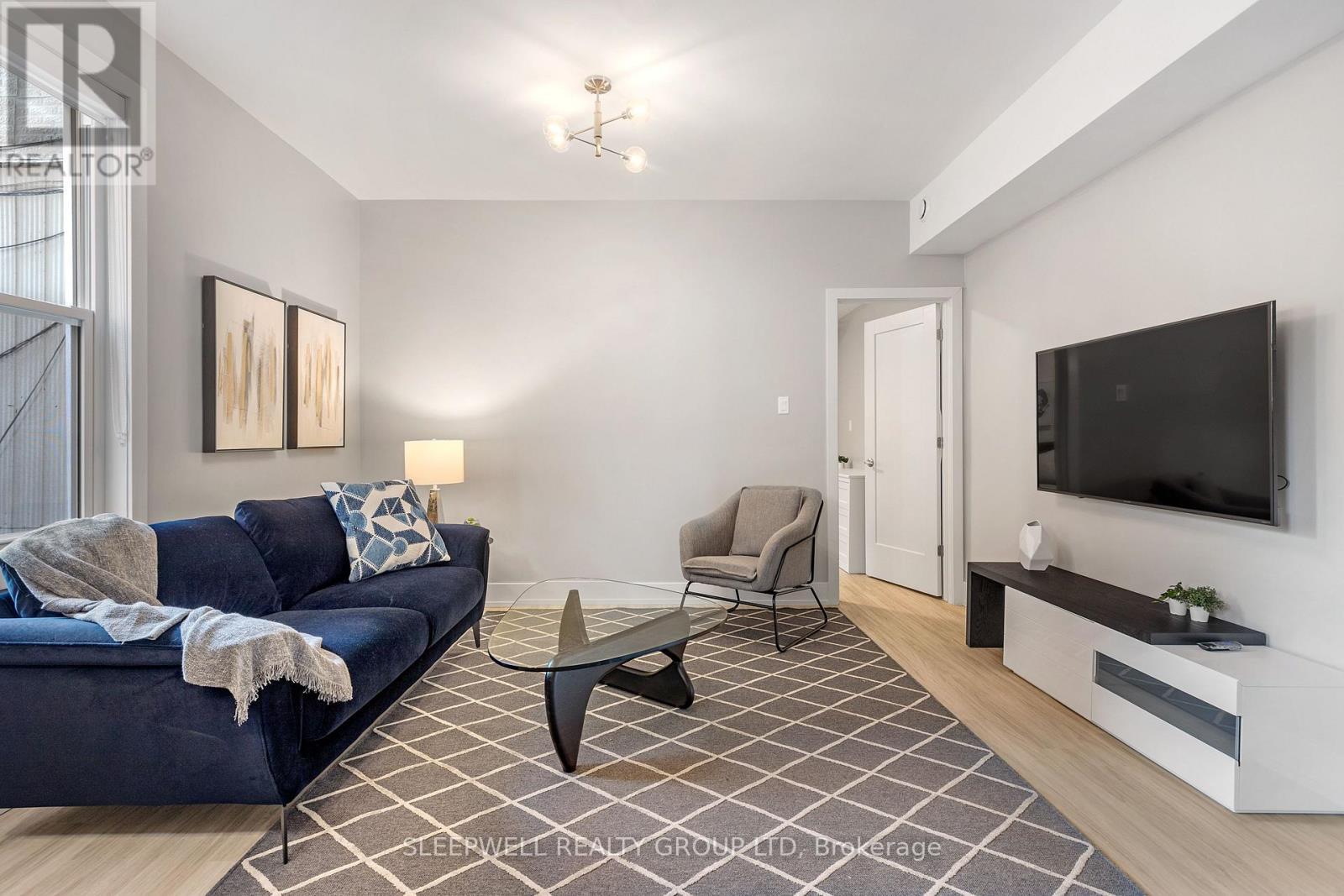 46 Nelson Street, Ottawa, ON - Indoor Photo Showing Living Room