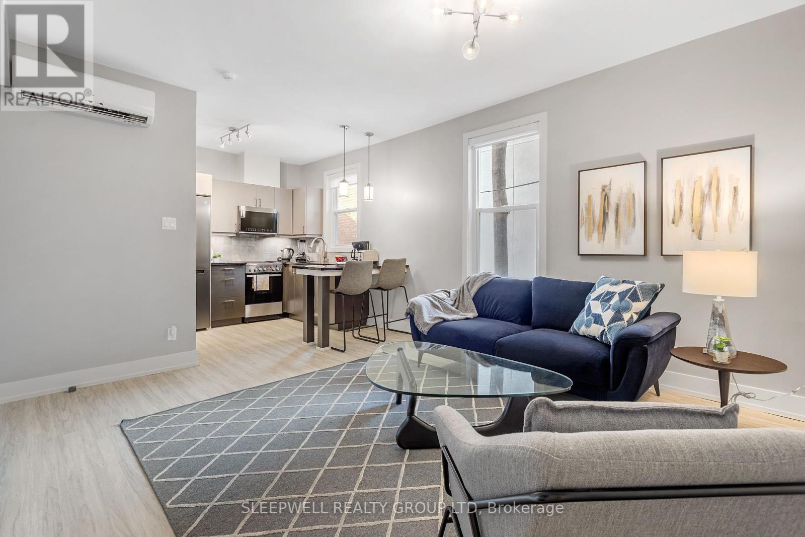 46 Nelson Street, Ottawa, ON - Indoor Photo Showing Living Room