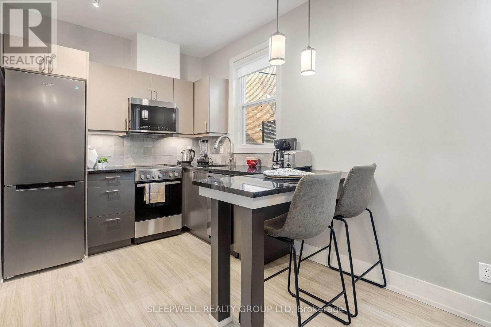 46 Nelson Street, Ottawa, ON - Indoor Photo Showing Kitchen With Upgraded Kitchen