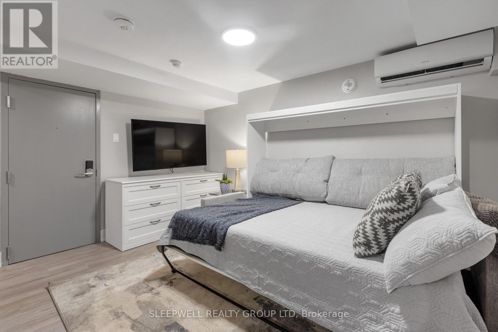 46 Nelson Street, Ottawa, ON - Indoor Photo Showing Bedroom