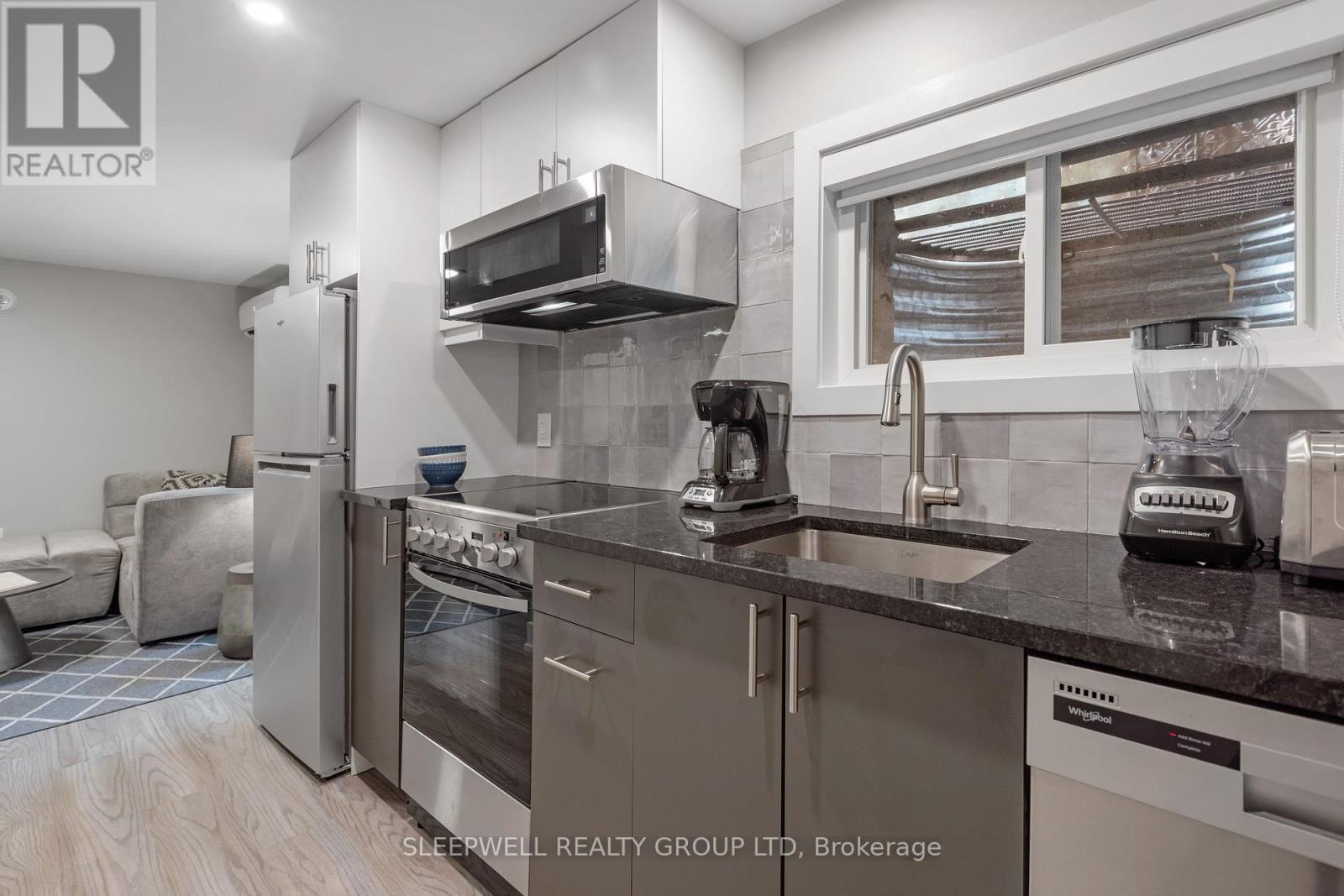 46 Nelson Street, Ottawa, ON - Indoor Photo Showing Kitchen