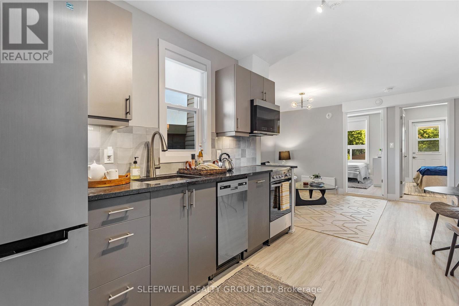 46 Nelson Street, Ottawa, ON - Indoor Photo Showing Kitchen With Upgraded Kitchen