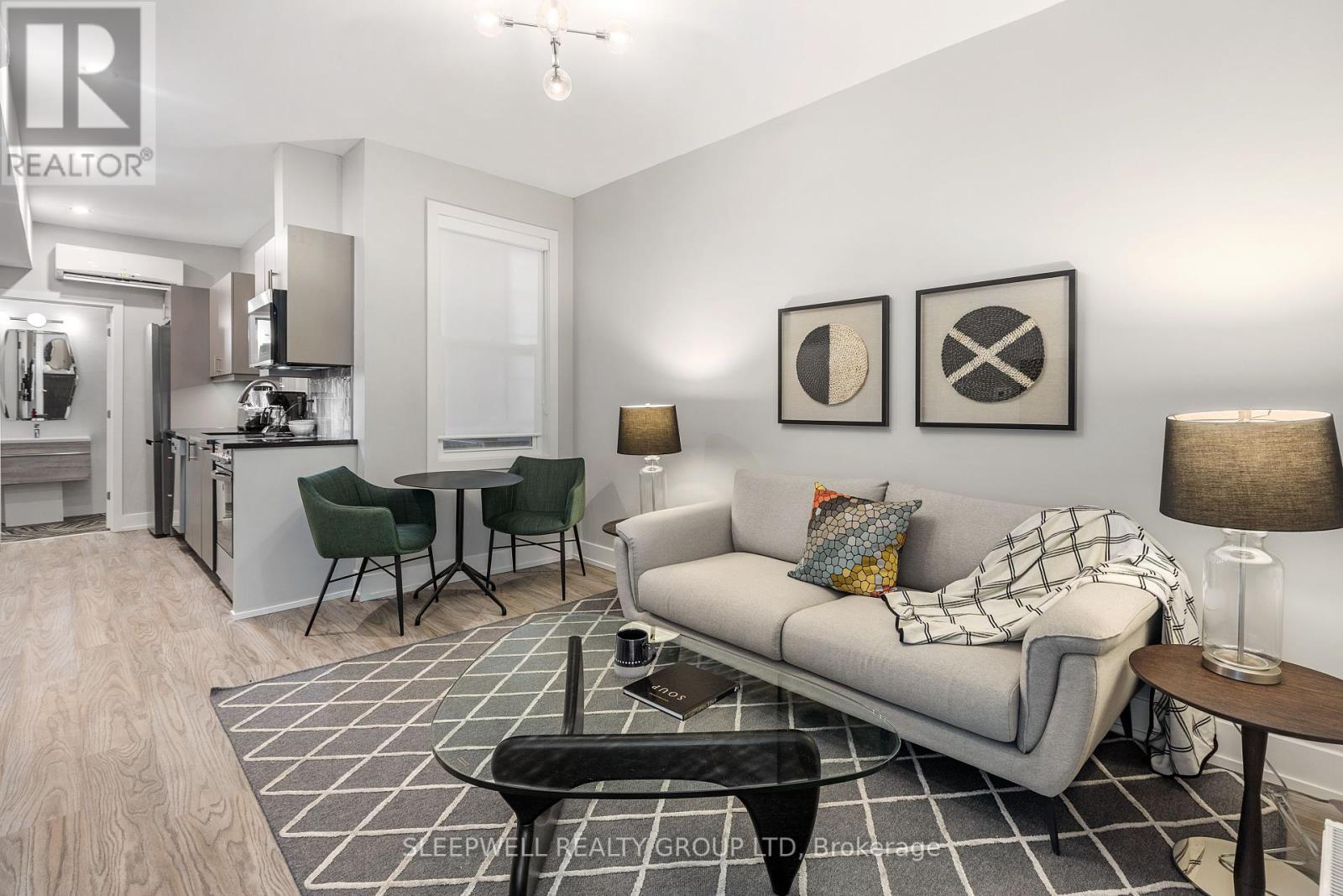 46 Nelson Street, Ottawa, ON - Indoor Photo Showing Living Room
