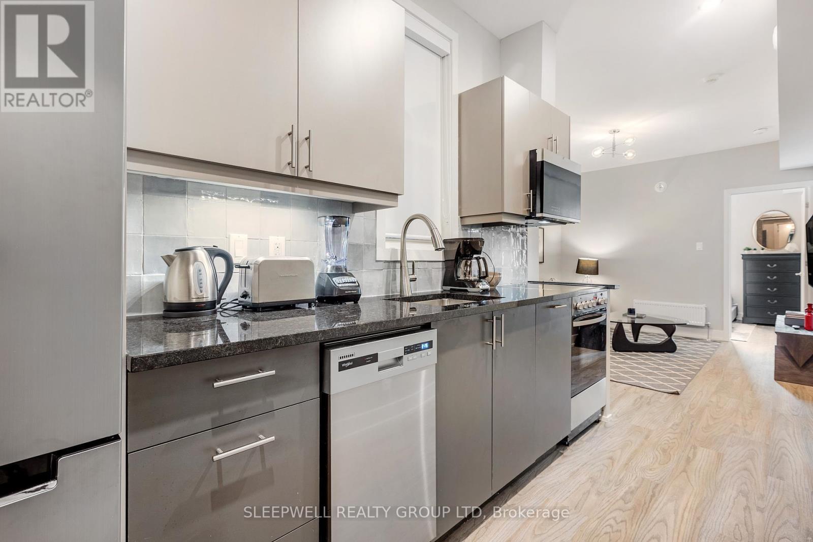 46 Nelson Street, Ottawa, ON - Indoor Photo Showing Kitchen