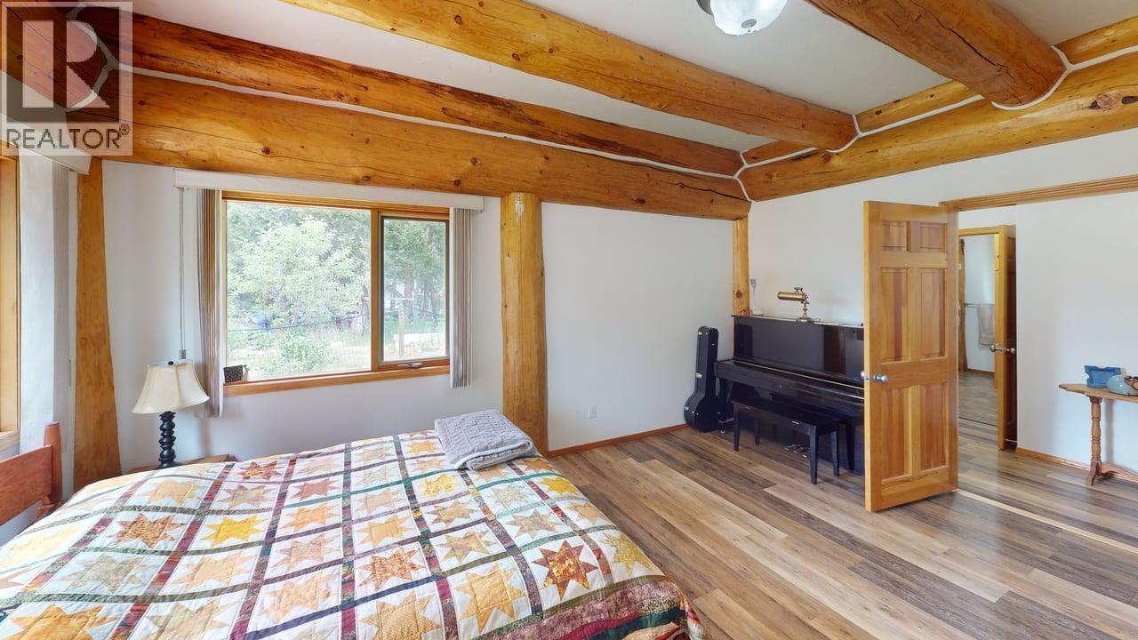 6419 Lambley Road, 100 Mile House, BC - Indoor Photo Showing Bedroom