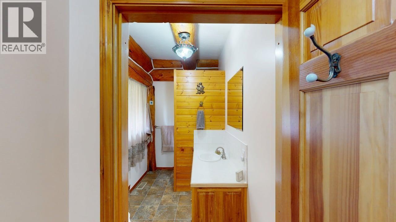 6419 Lambley Road, 100 Mile House, BC - Indoor Photo Showing Other Room