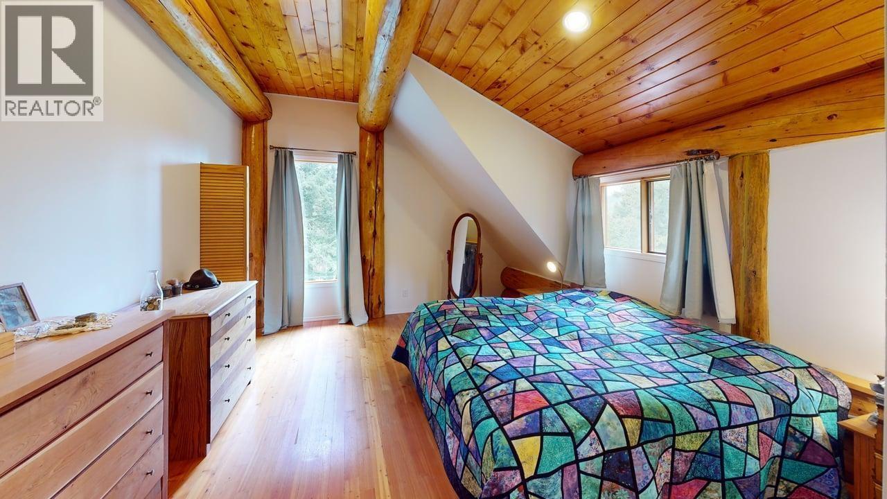 6419 Lambley Road, 100 Mile House, BC - Indoor Photo Showing Bedroom