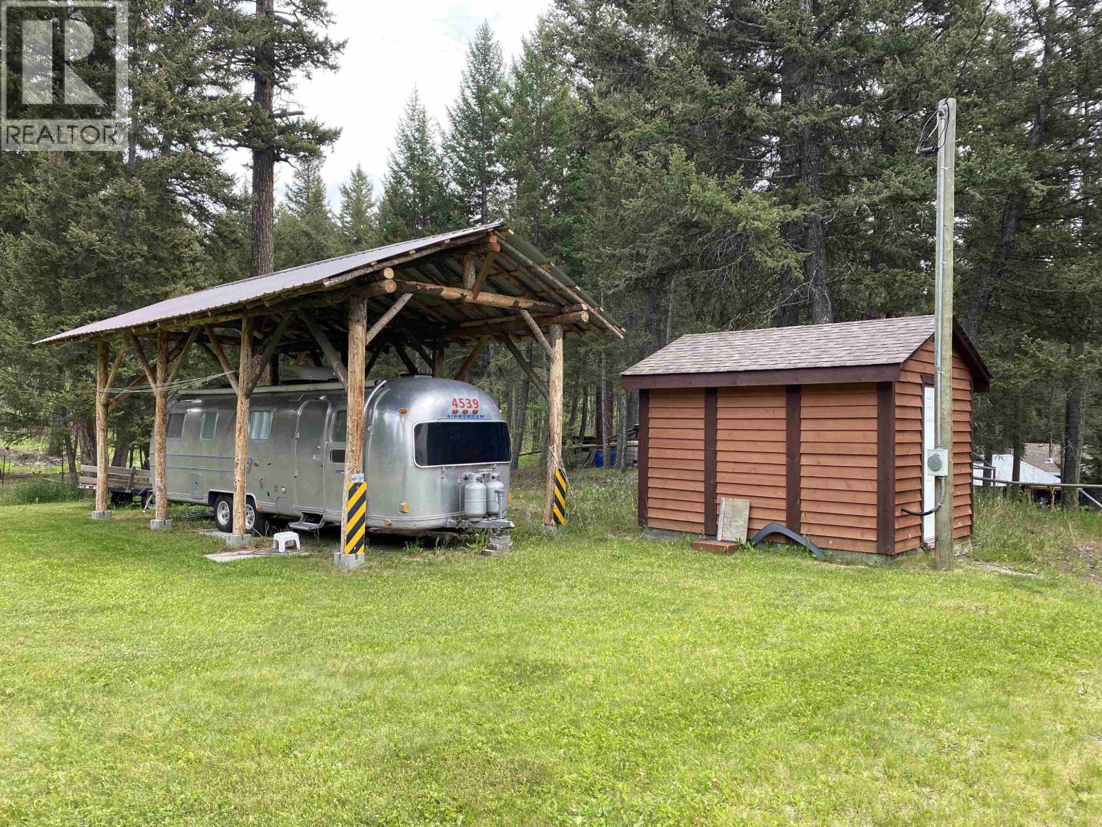 6419 Lambley Road, 100 Mile House, BC - Outdoor
