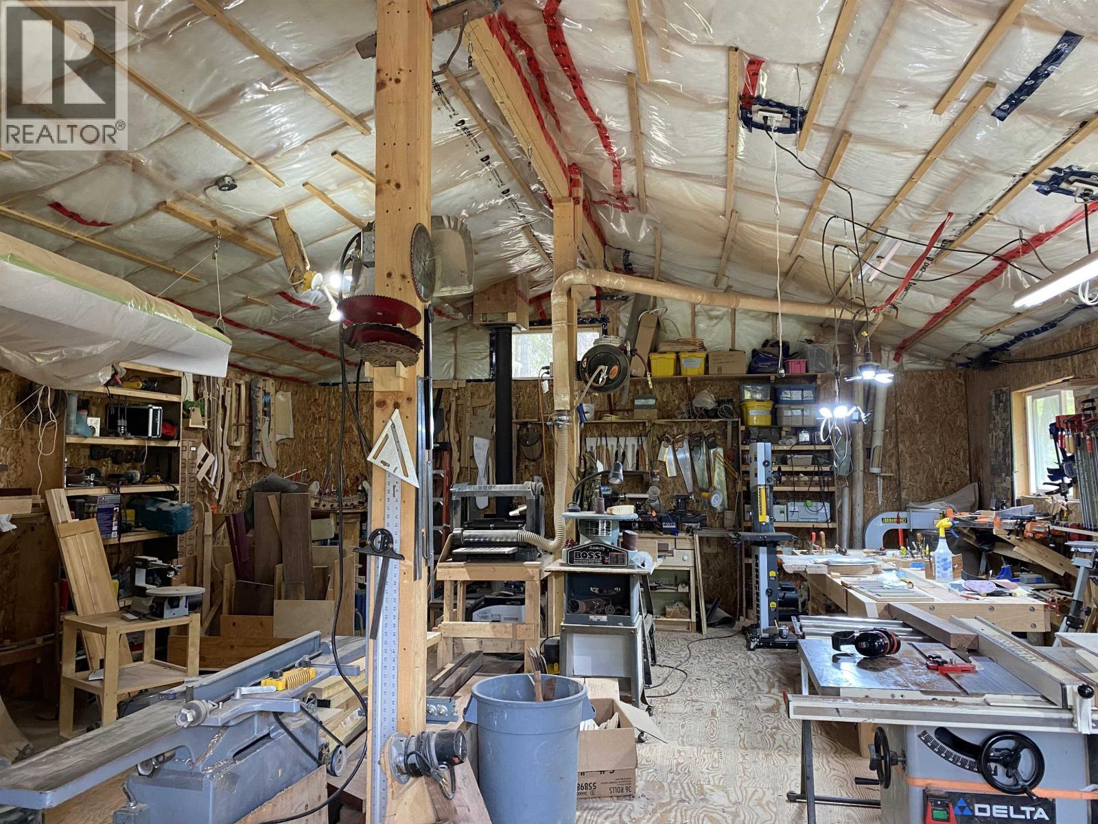 6419 Lambley Road, 100 Mile House, BC - Indoor