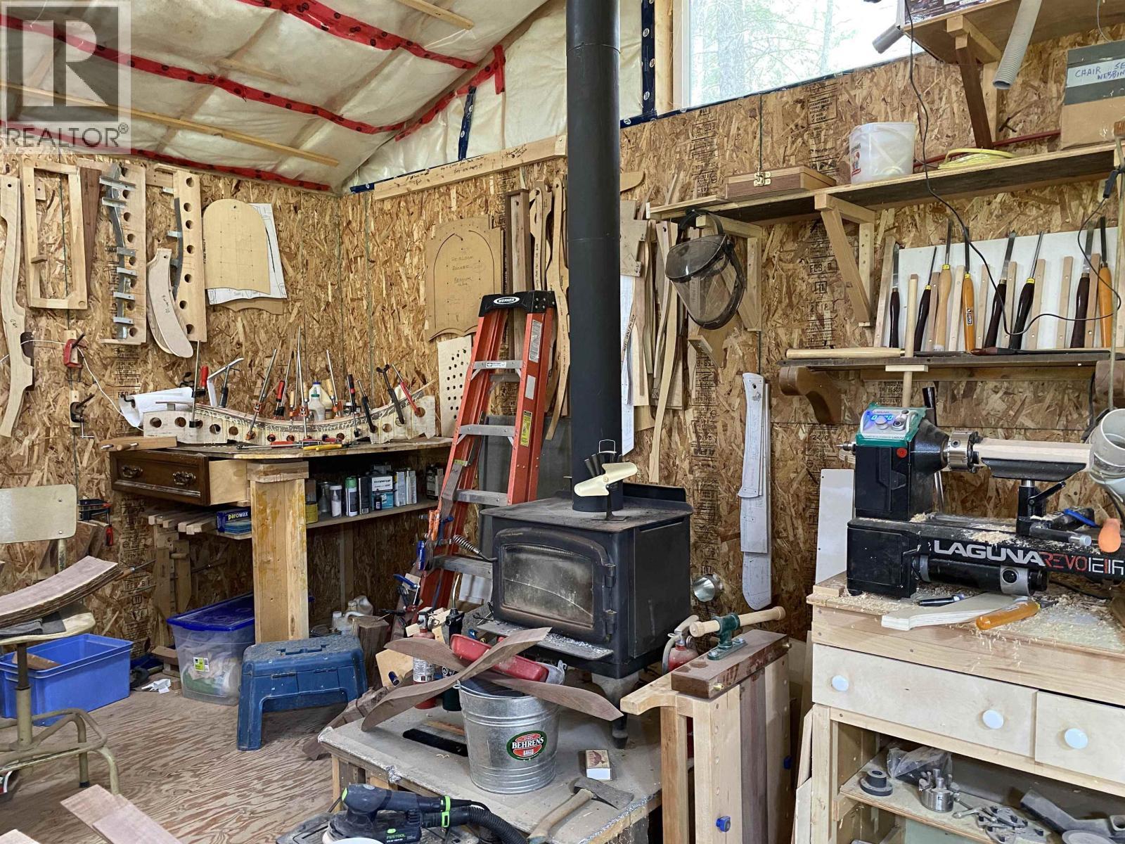 6419 Lambley Road, 100 Mile House, BC - Indoor