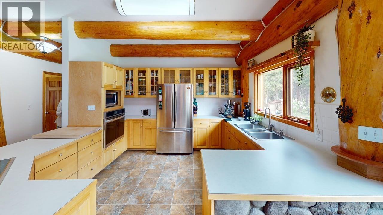 6419 Lambley Road, 100 Mile House, BC - Indoor Photo Showing Kitchen With Double Sink