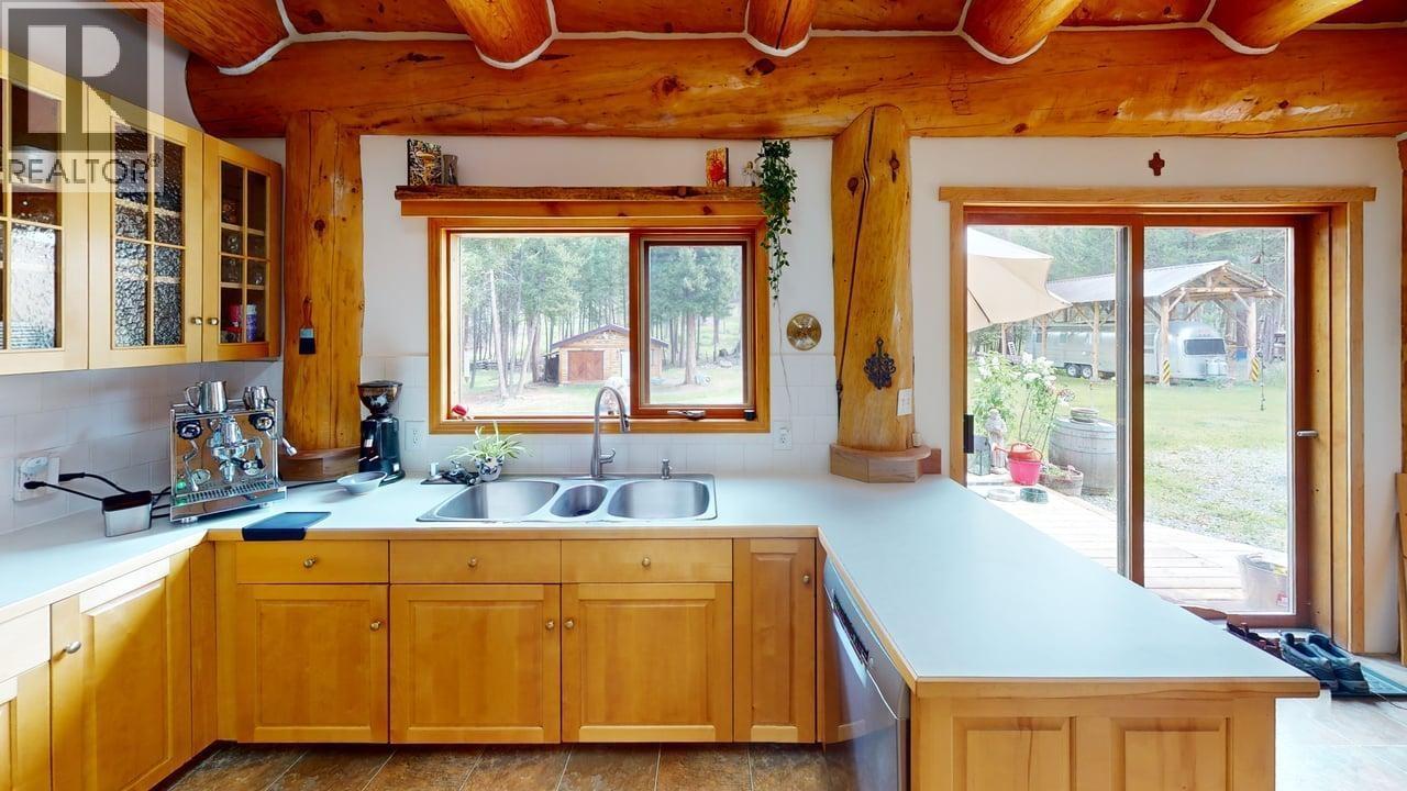 6419 Lambley Road, 100 Mile House, BC - Indoor Photo Showing Kitchen With Double Sink