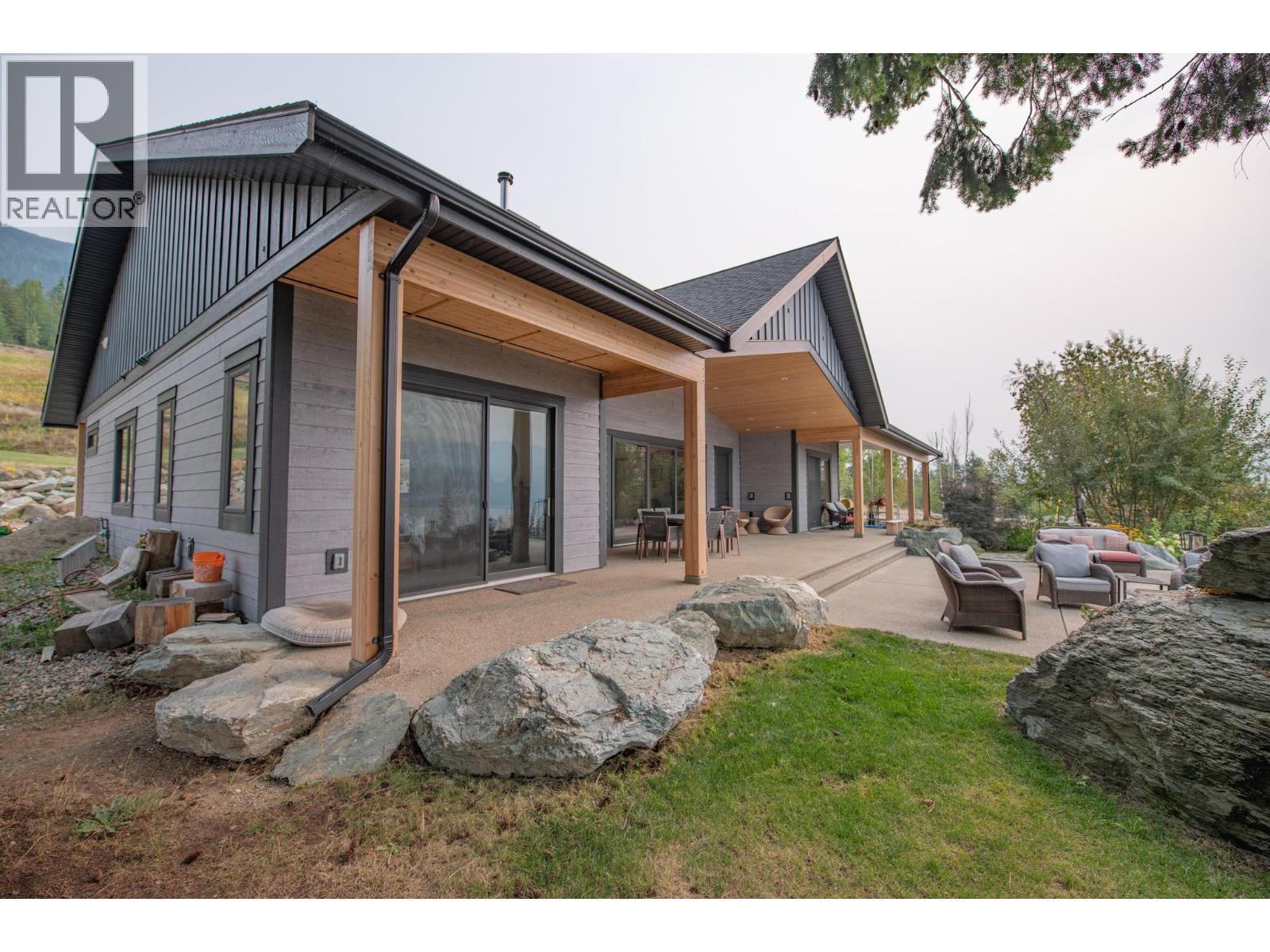 7500 Lonneke Trail, Anglemont, BC - Outdoor